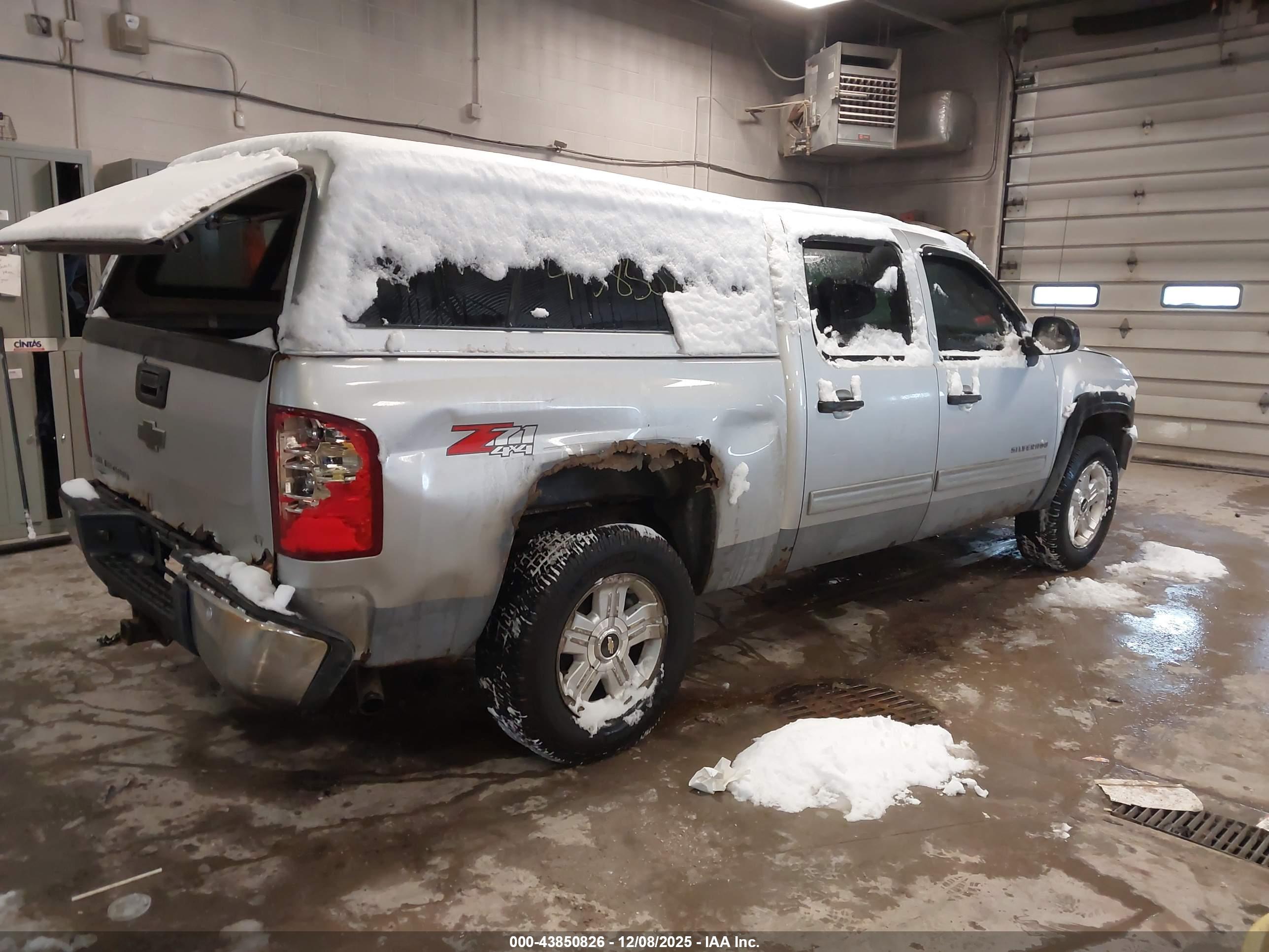 CHEVROLET SILVERADO image 4