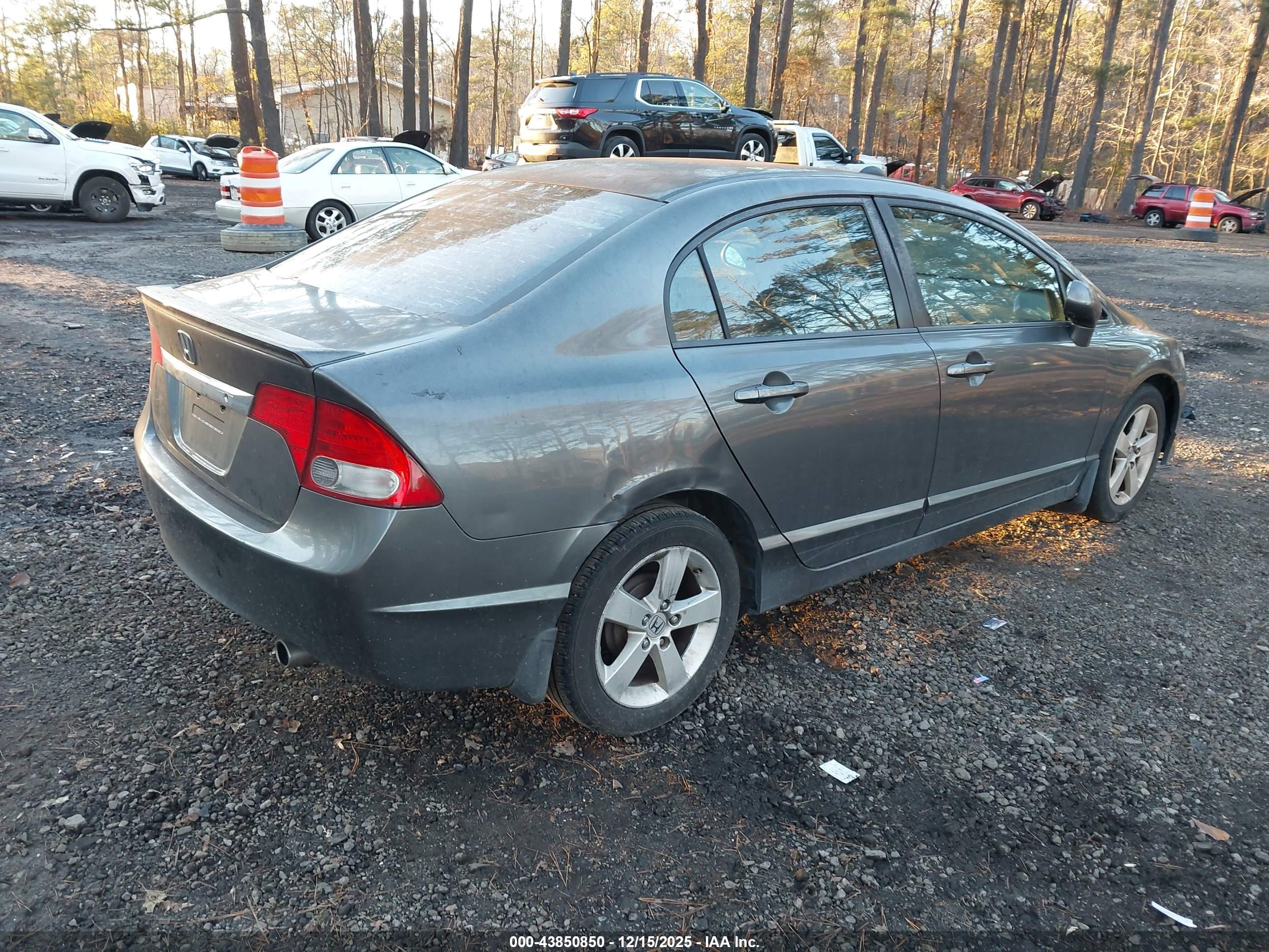 HONDA CIVIC image 4