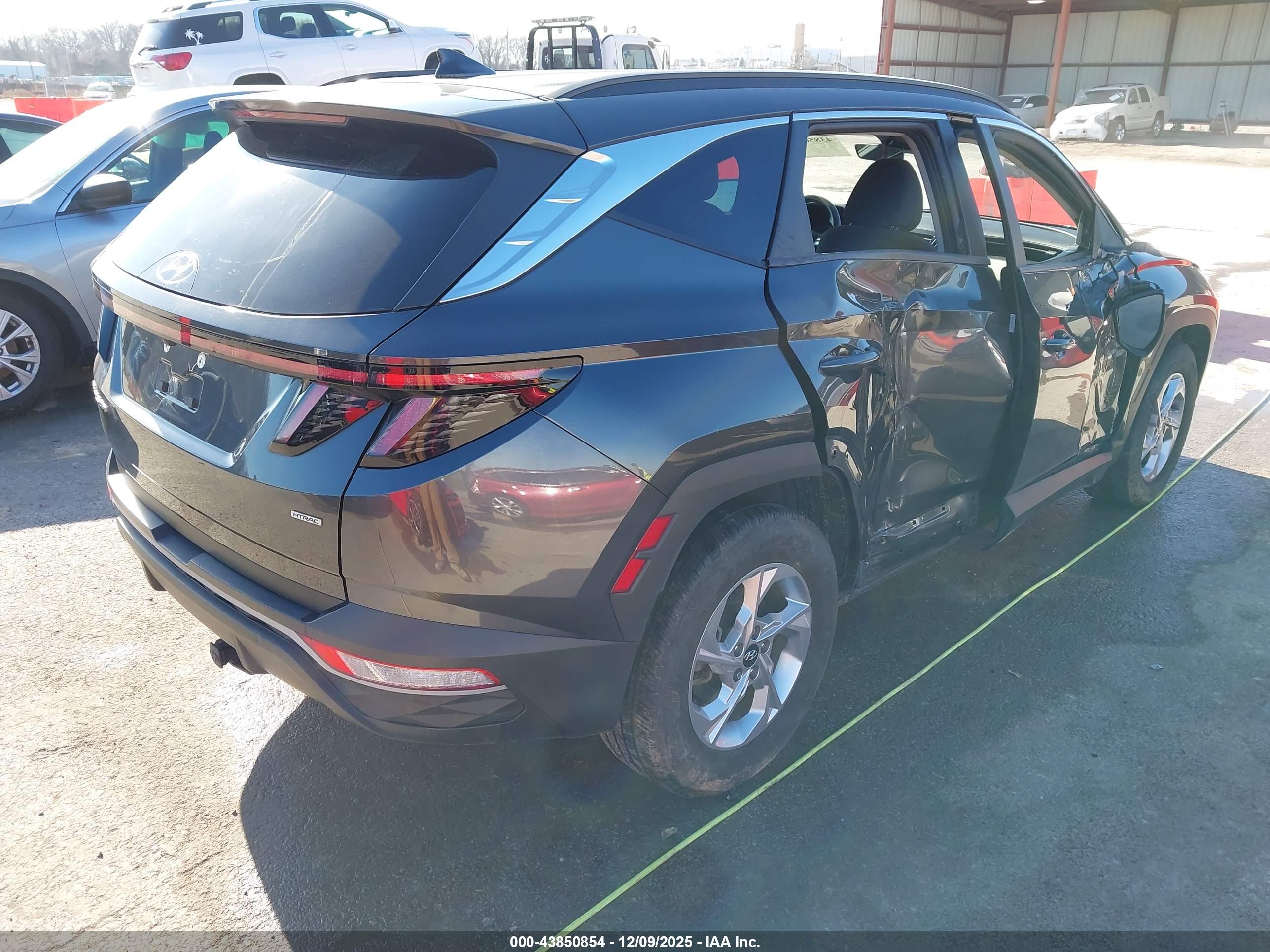HYUNDAI TUCSON image 4