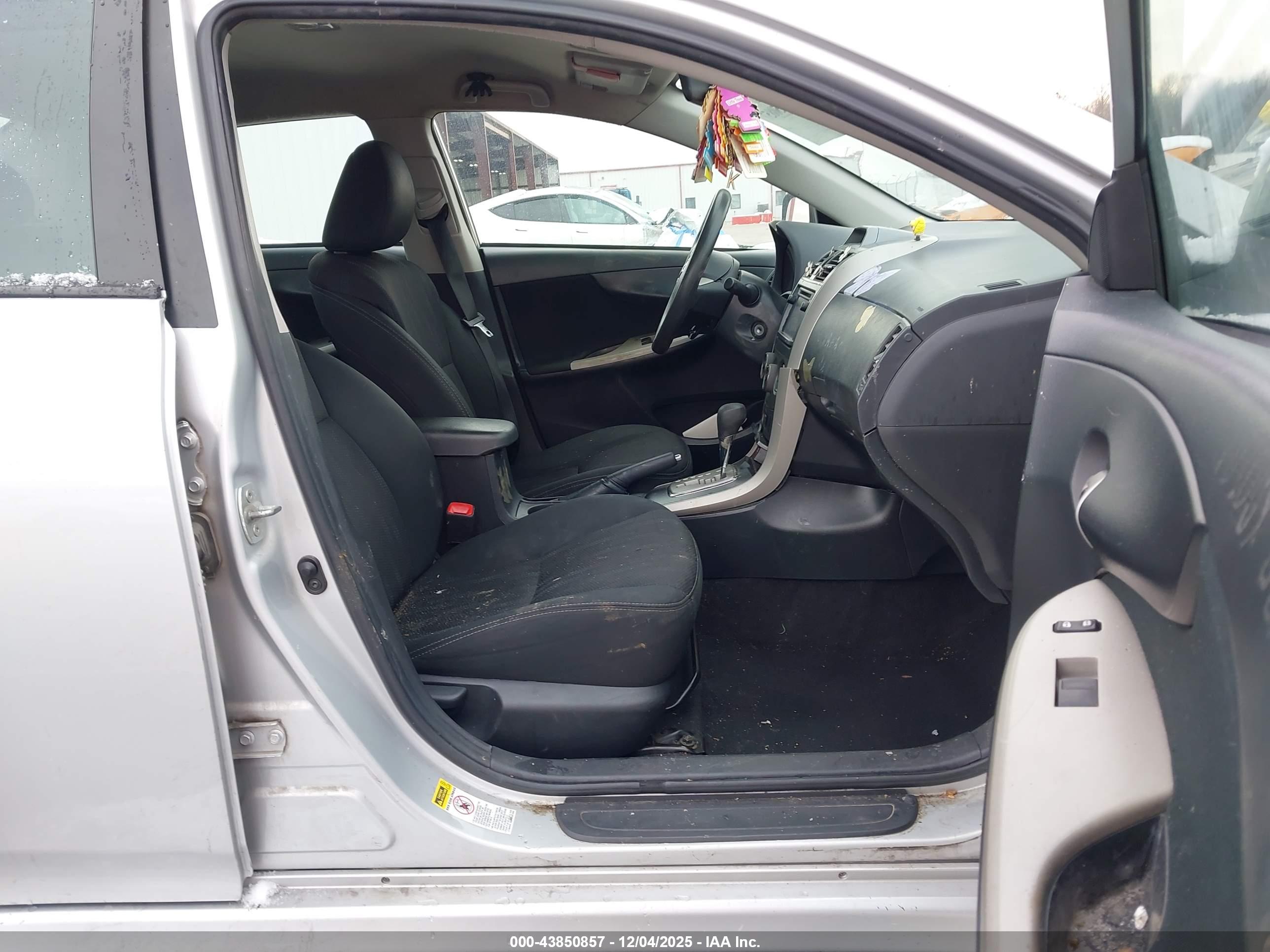 TOYOTA COROLLA image 5