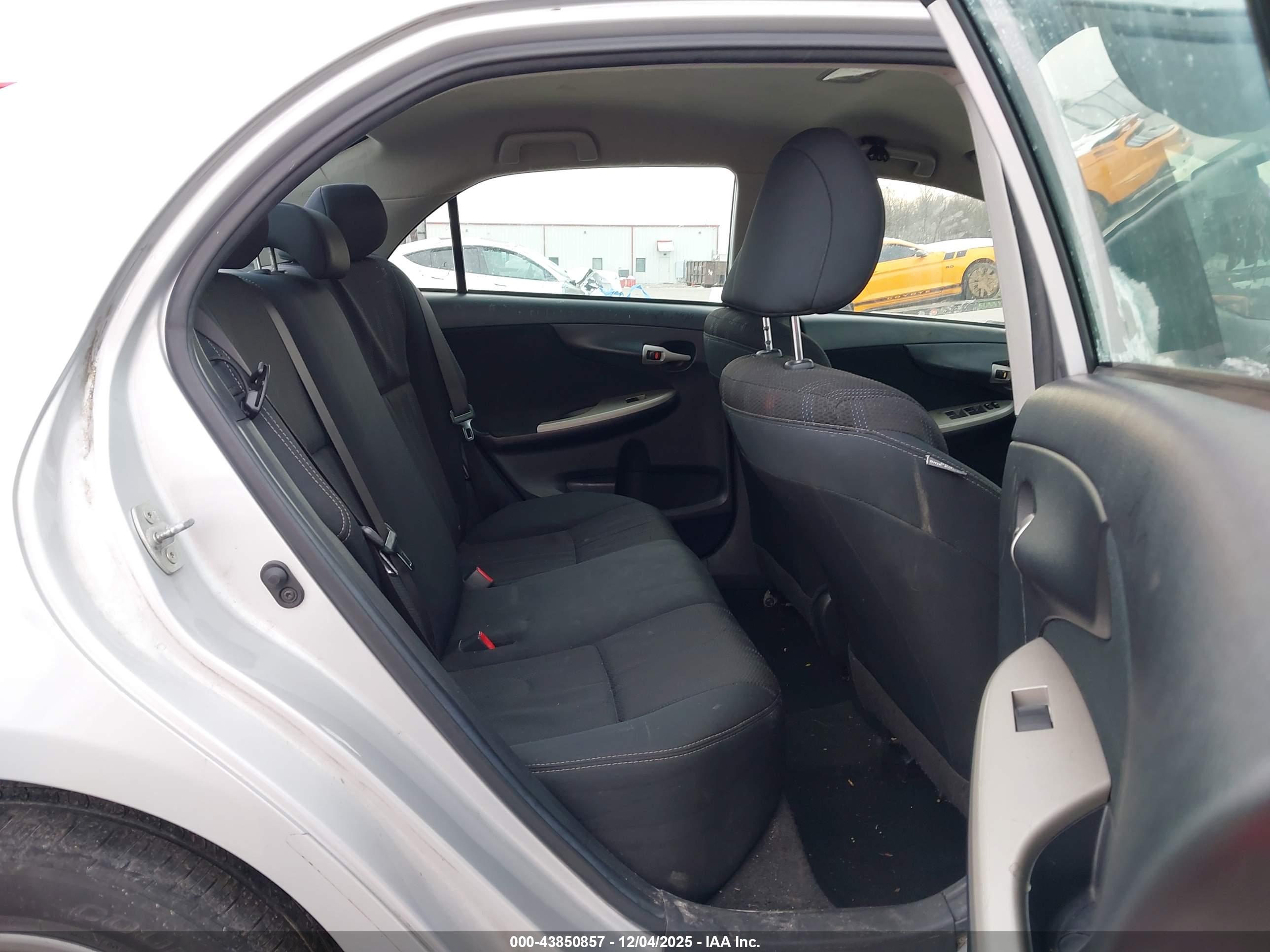 TOYOTA COROLLA image 8