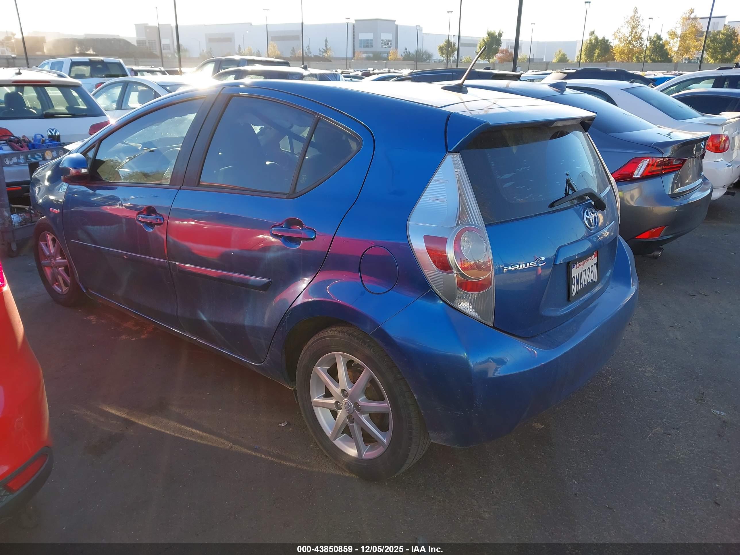 TOYOTA PRIUS image 3