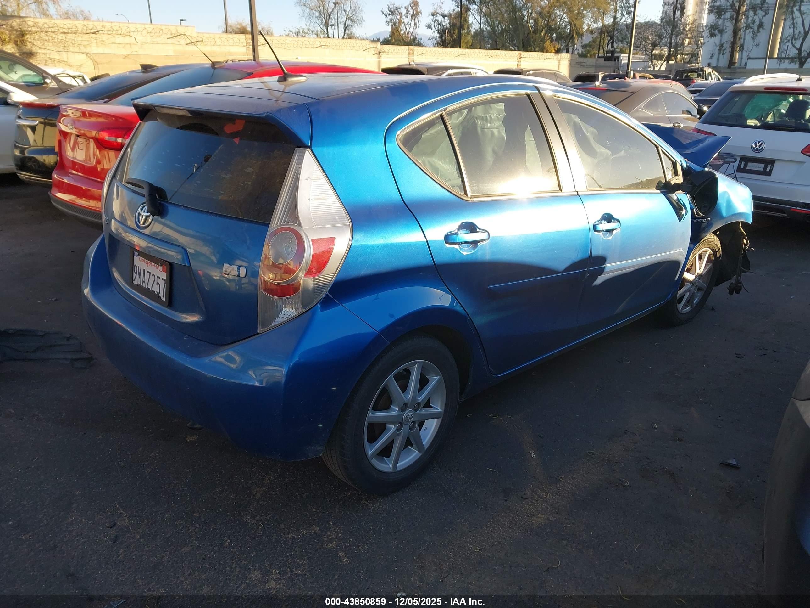 TOYOTA PRIUS image 4