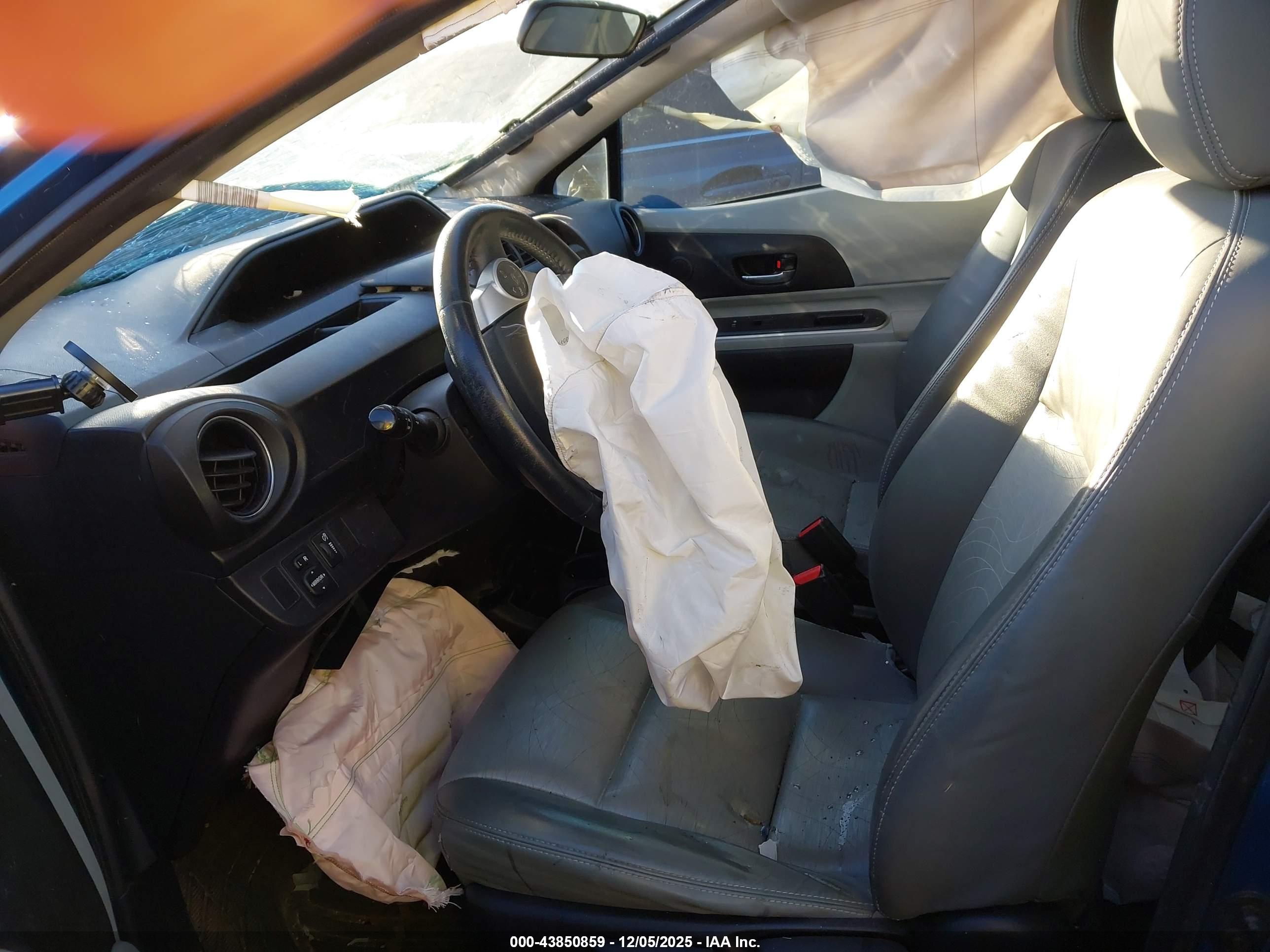 TOYOTA PRIUS image 5