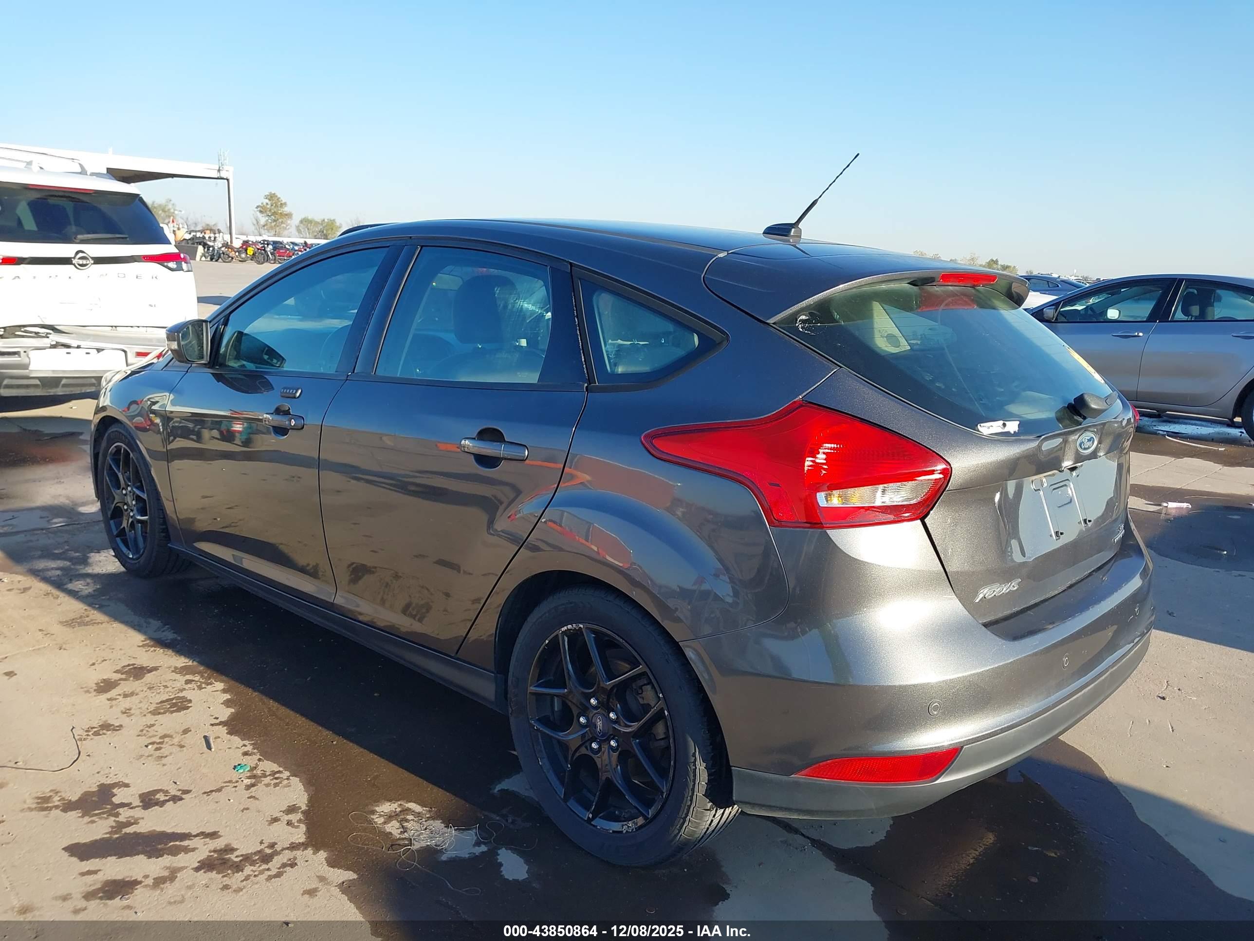 FORD FOCUS image 3