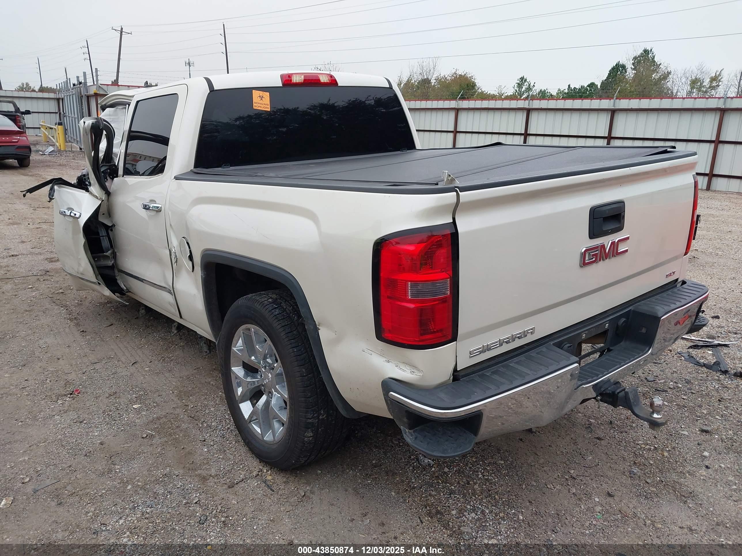 GMC SIERRA image 3