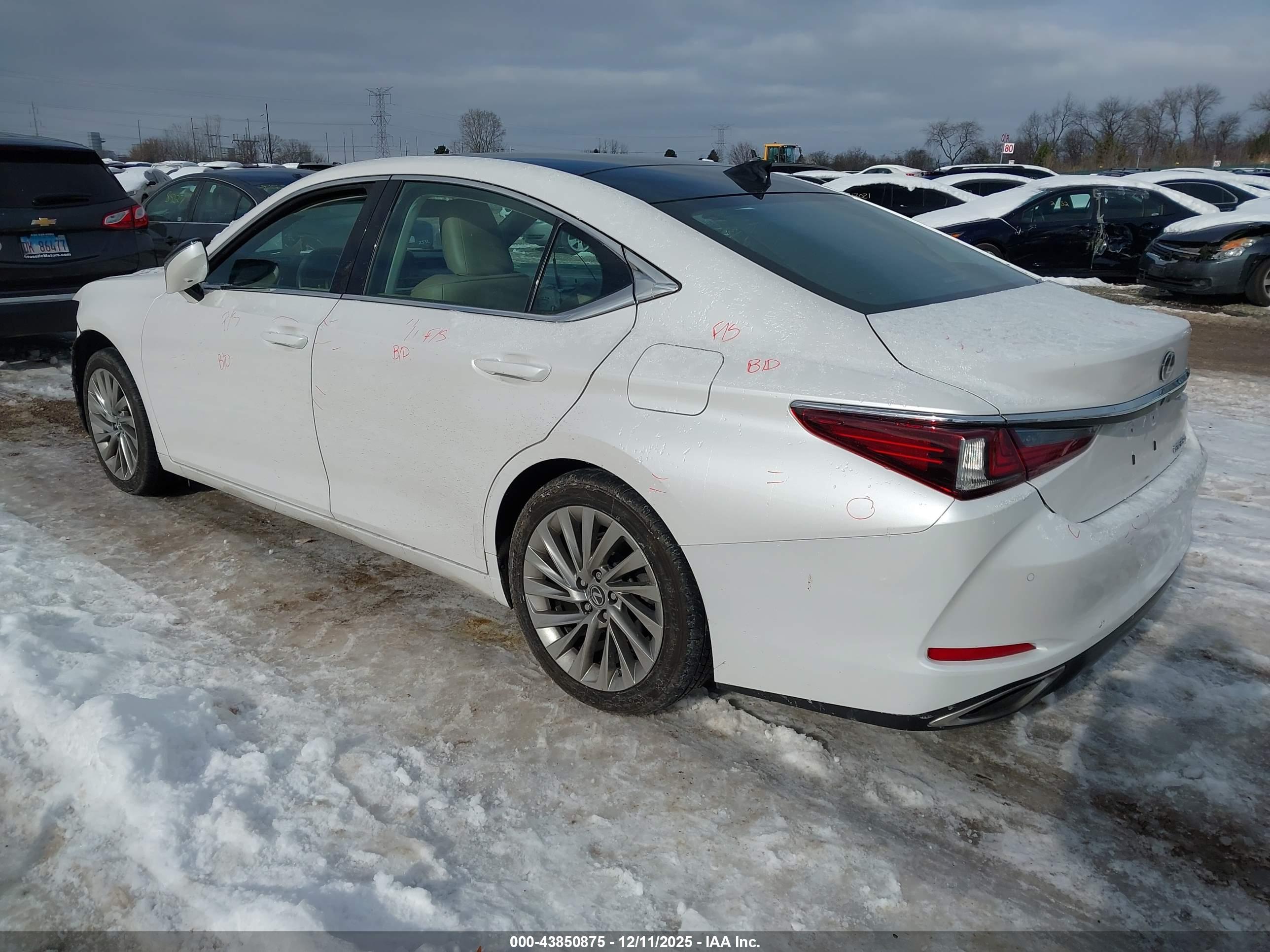 LEXUS ES image 3