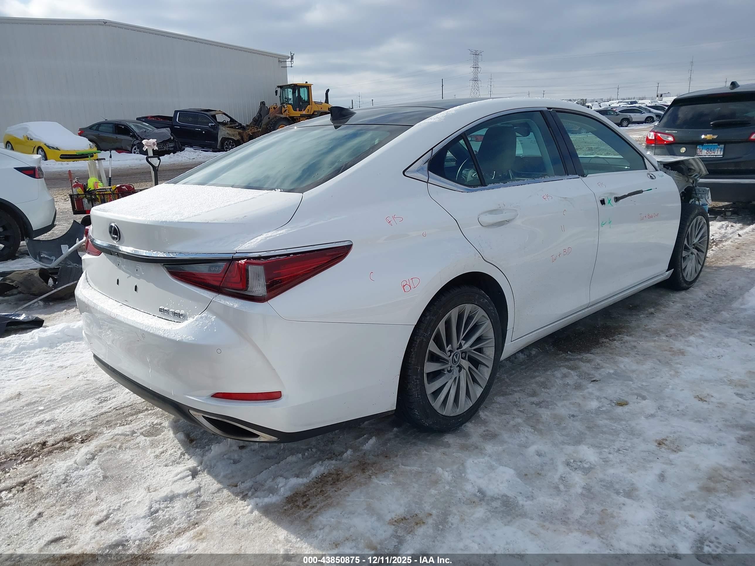 LEXUS ES image 4