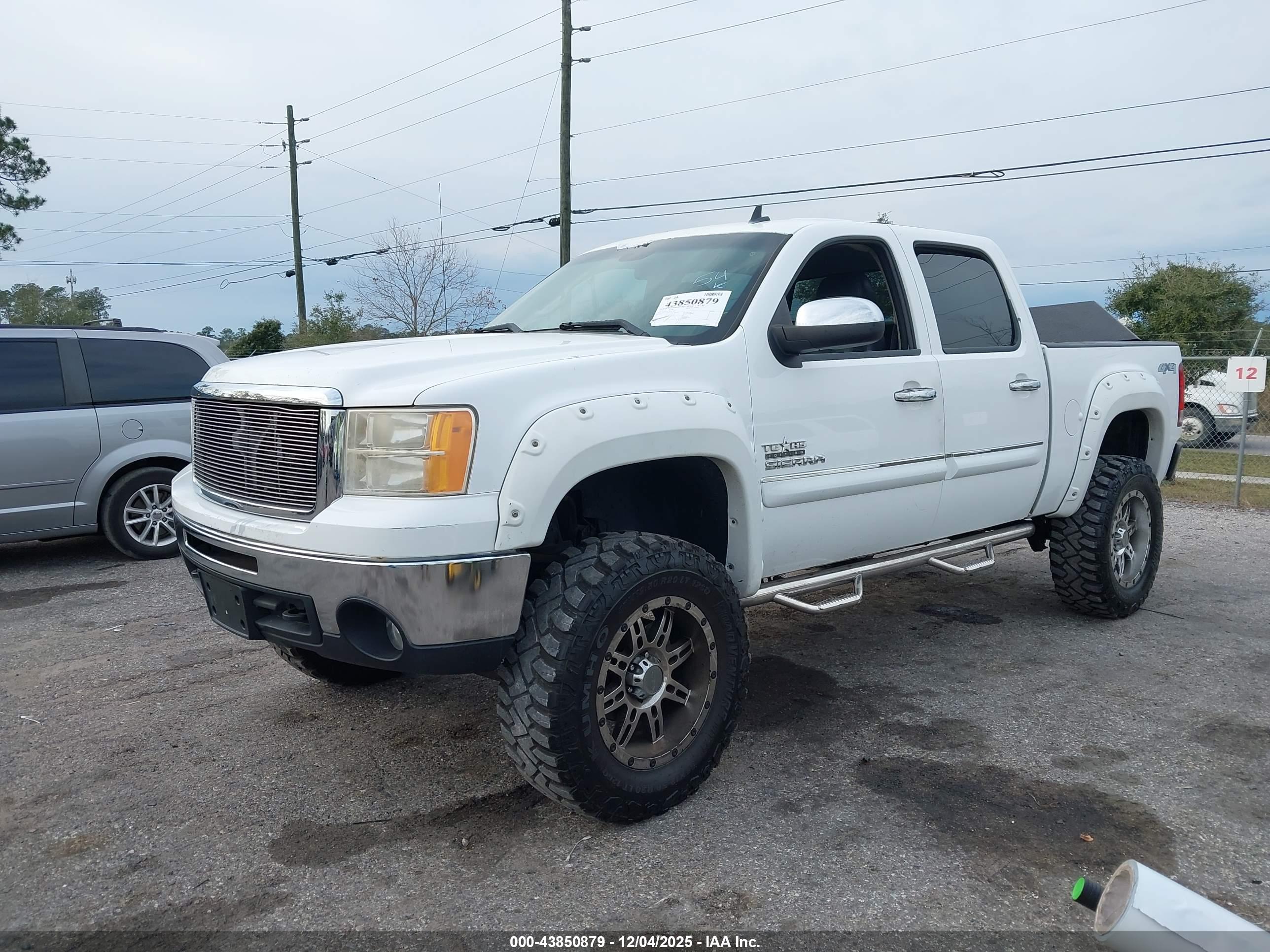 GMC SIERRA image 2