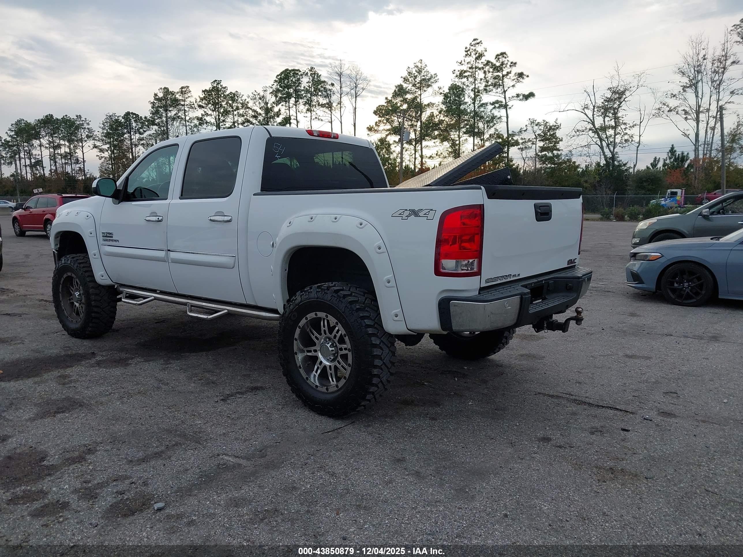GMC SIERRA image 3