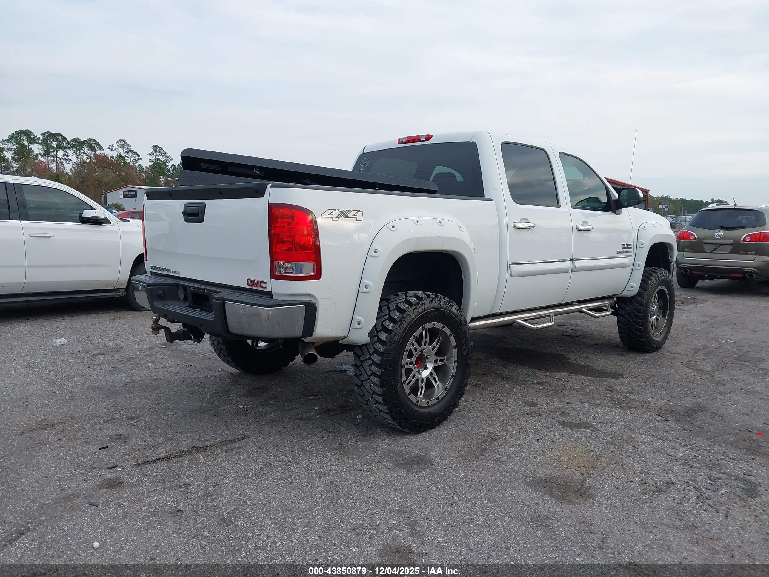 GMC SIERRA image 4