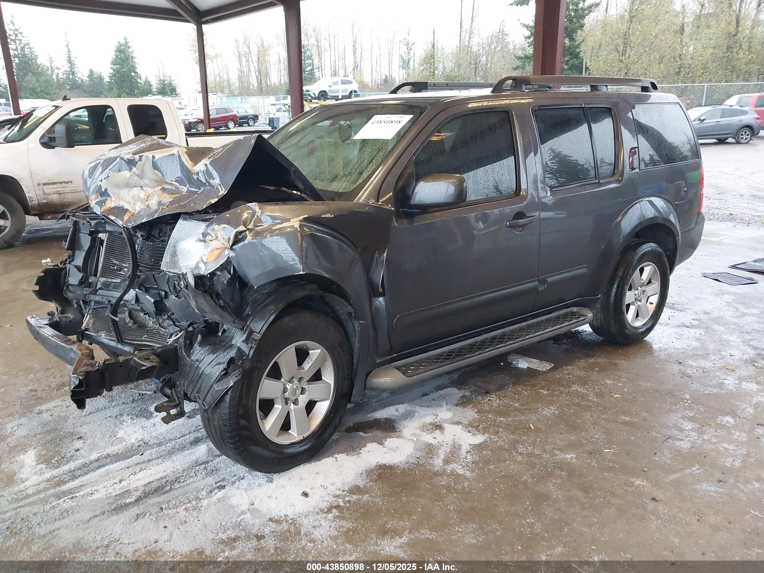 NISSAN PATHFINDER image 2