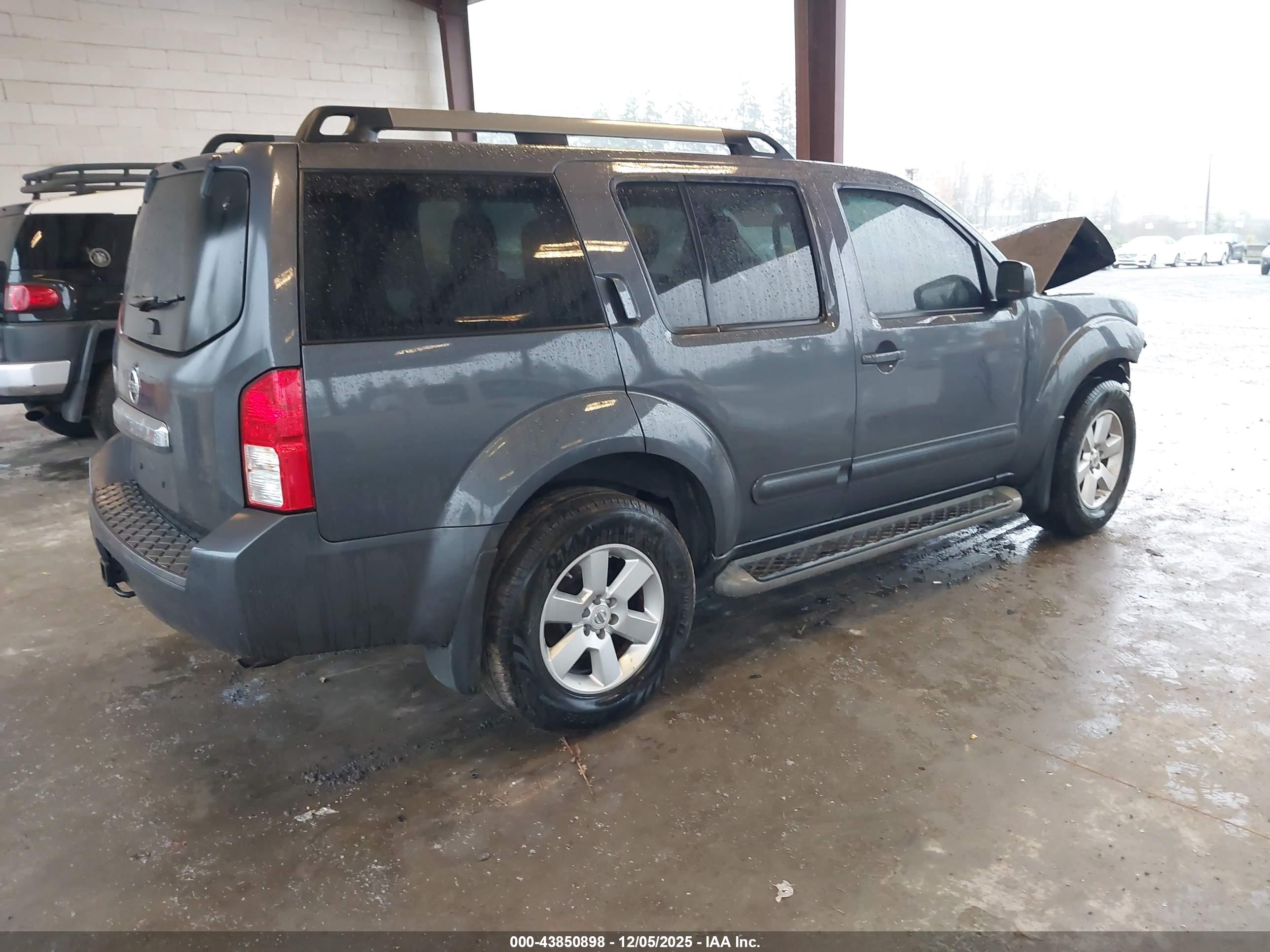 NISSAN PATHFINDER image 4