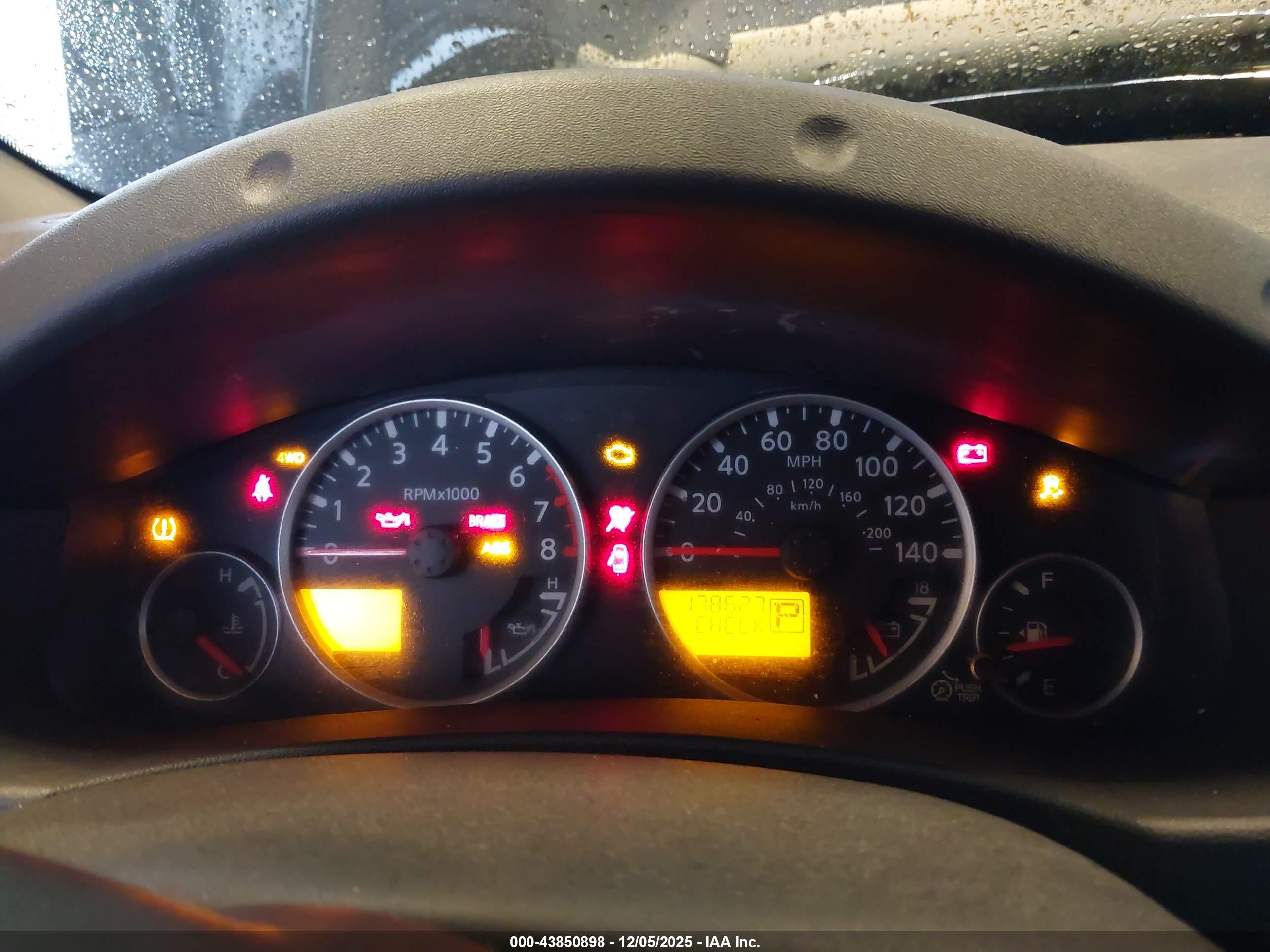 NISSAN PATHFINDER image 7