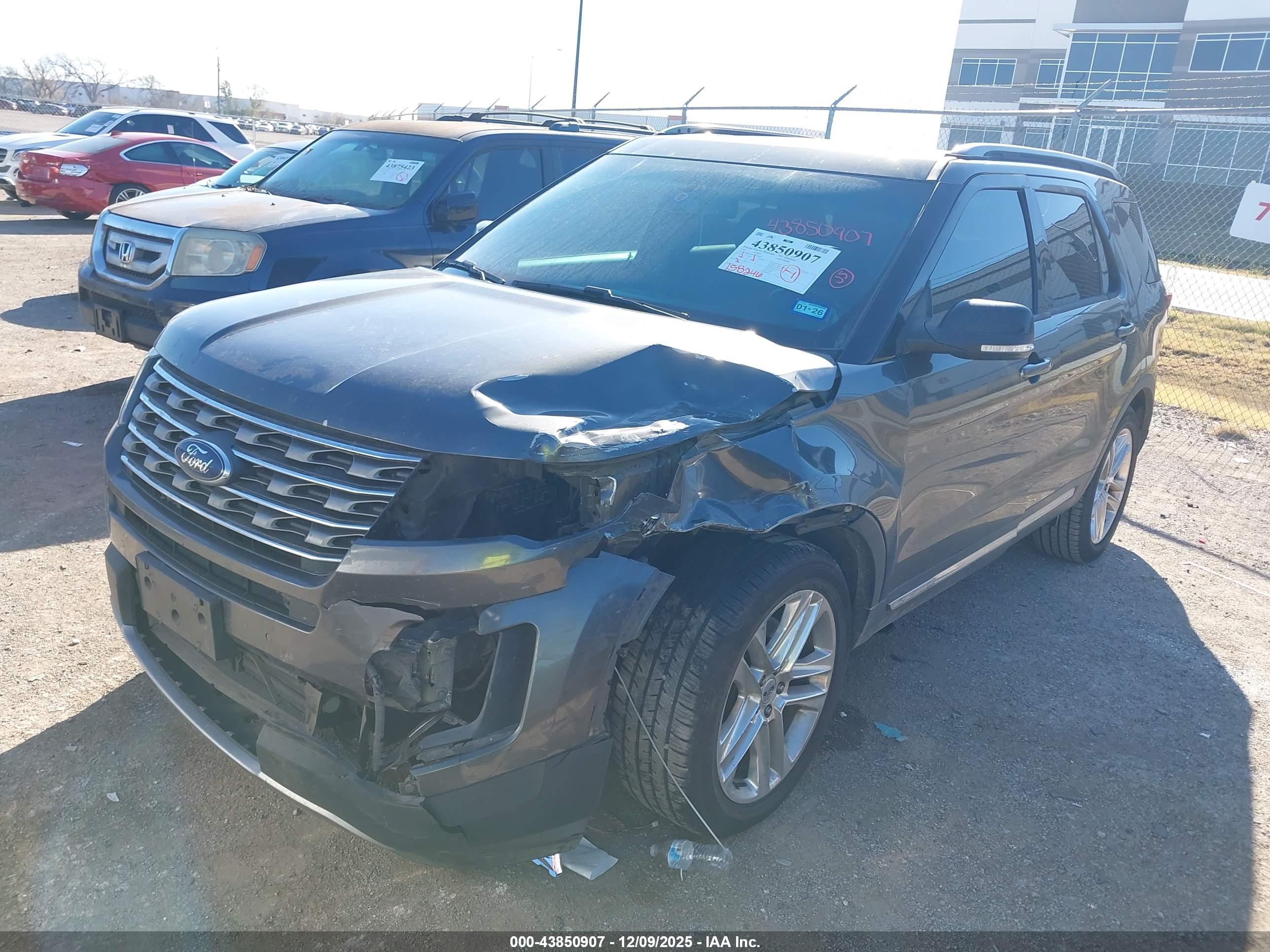 FORD EXPLORER image 2