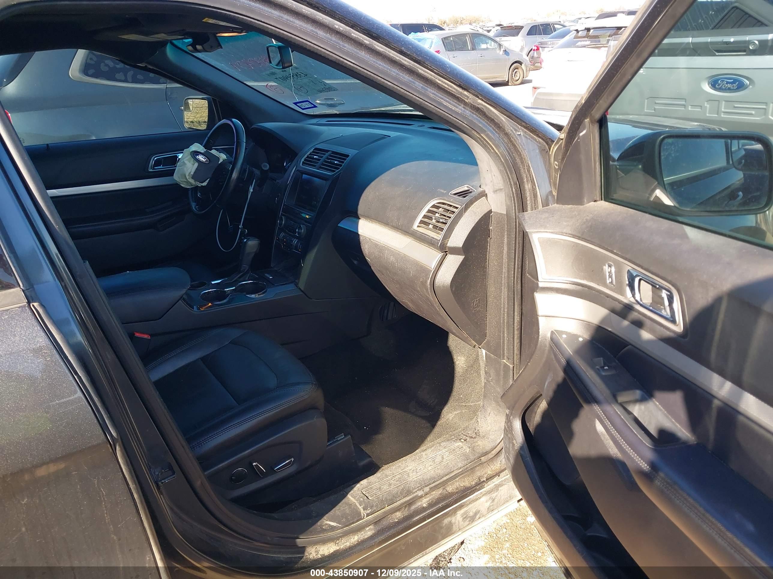 FORD EXPLORER image 5
