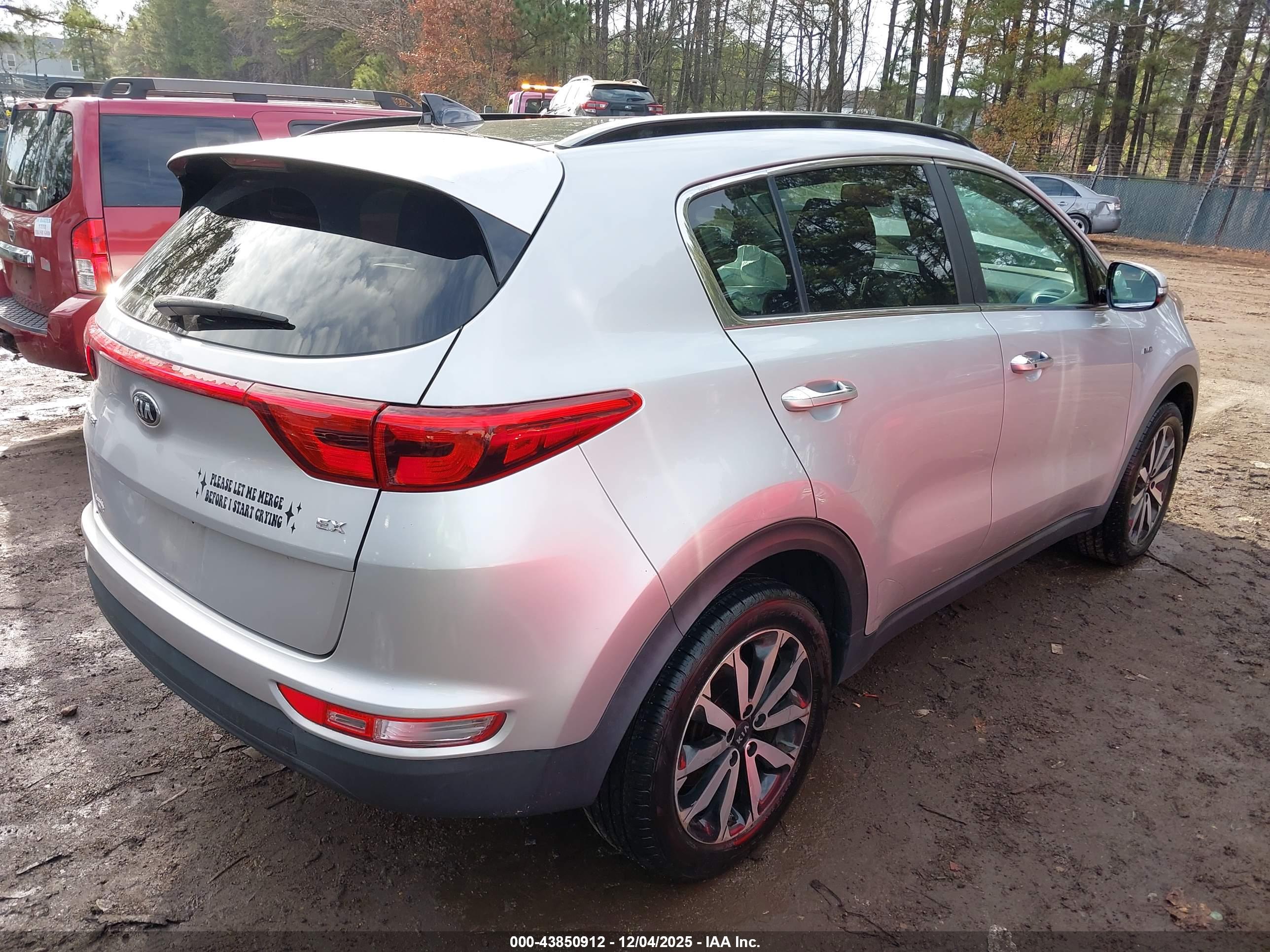 KIA SPORTAGE image 4