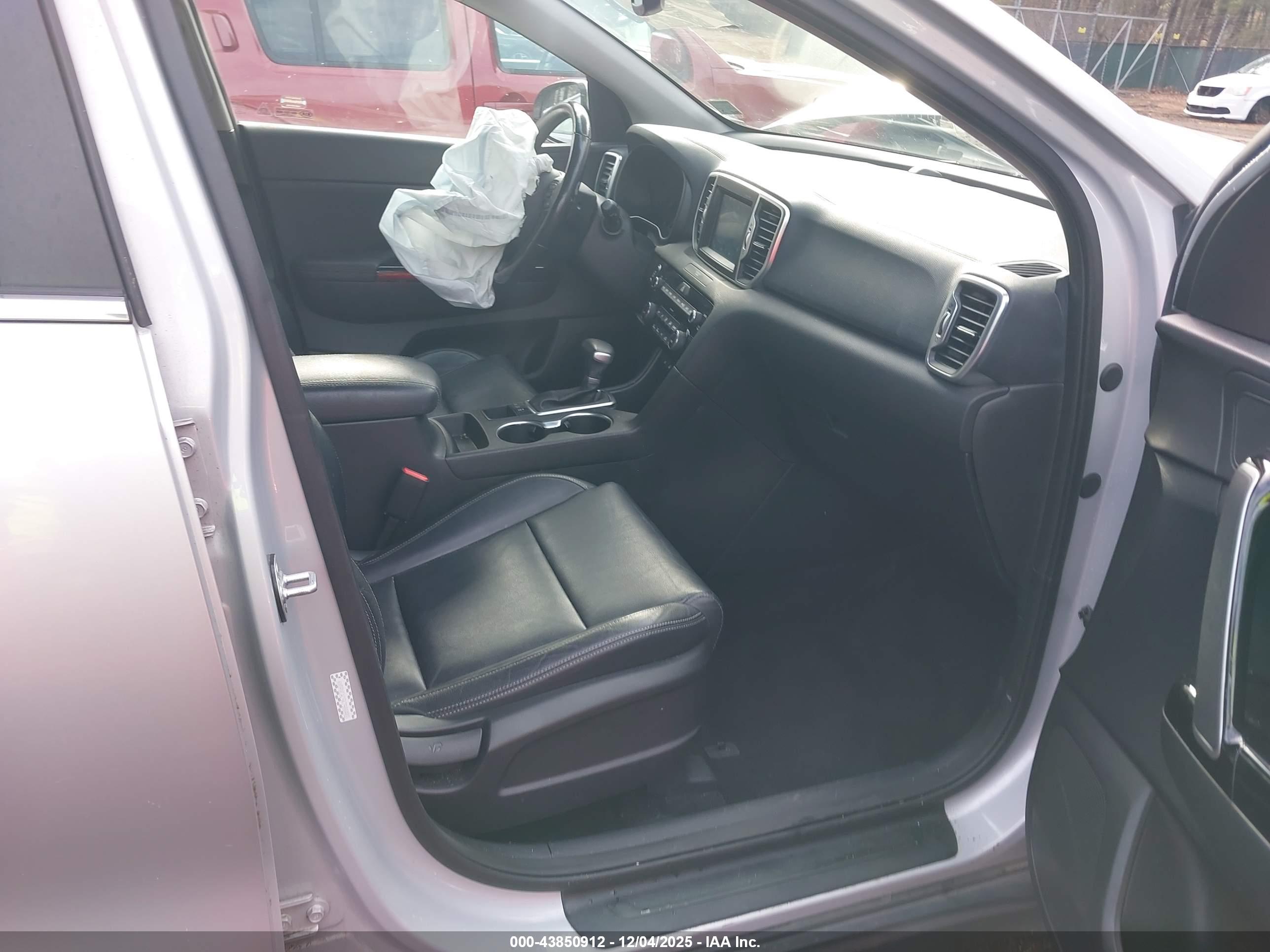 KIA SPORTAGE image 5