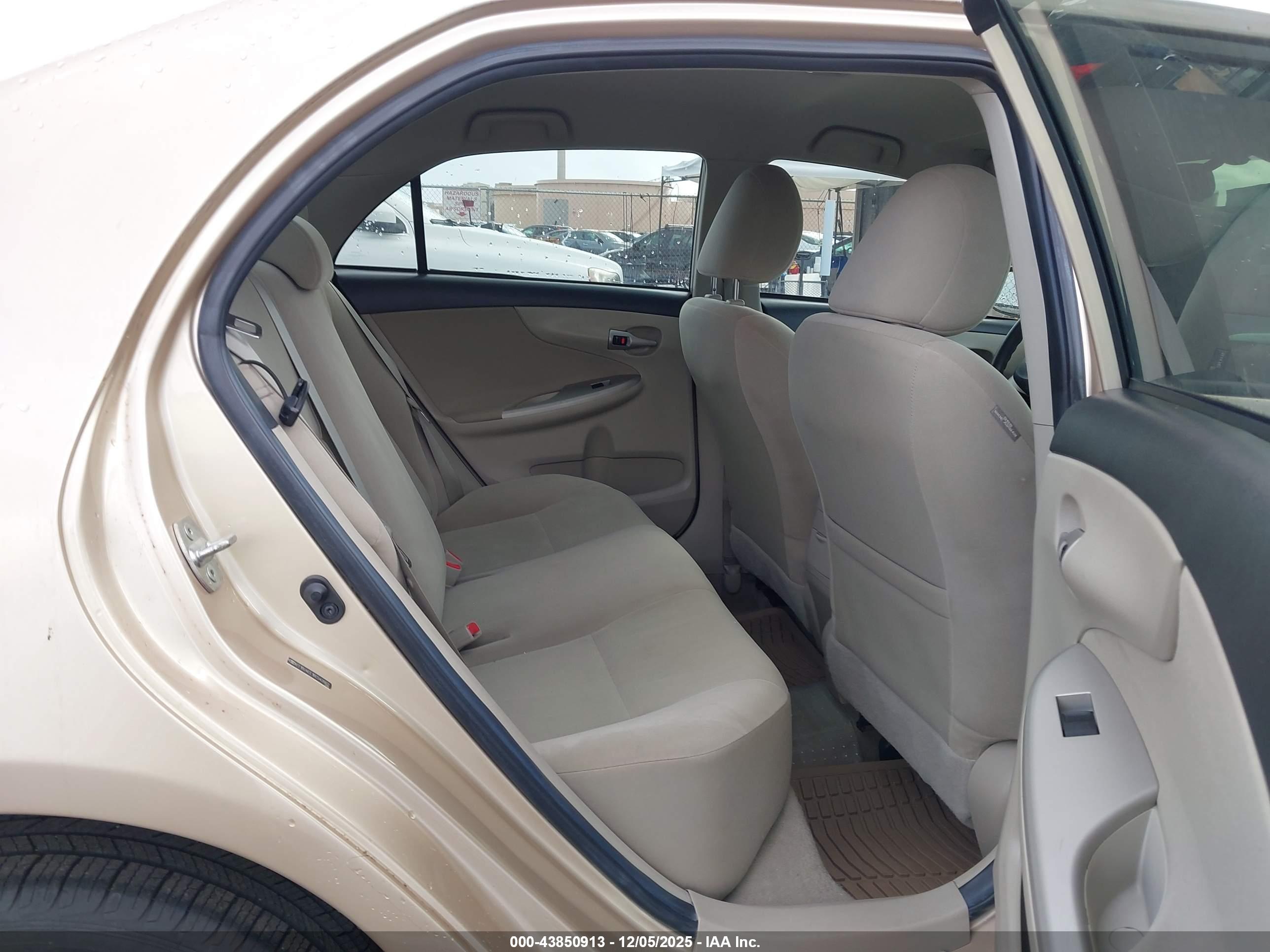TOYOTA COROLLA image 8