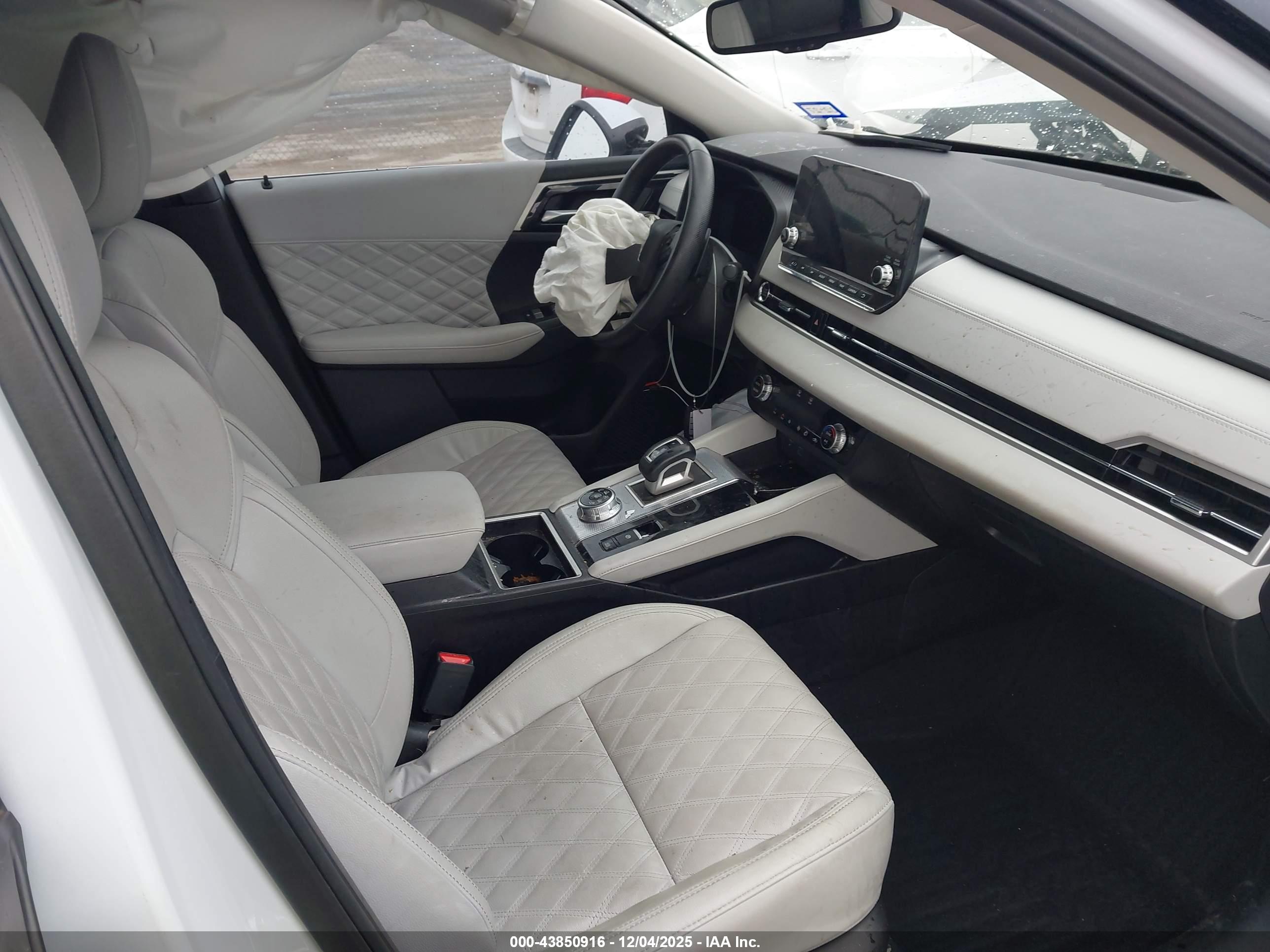 MITSUBISHI OUTLANDER image 5