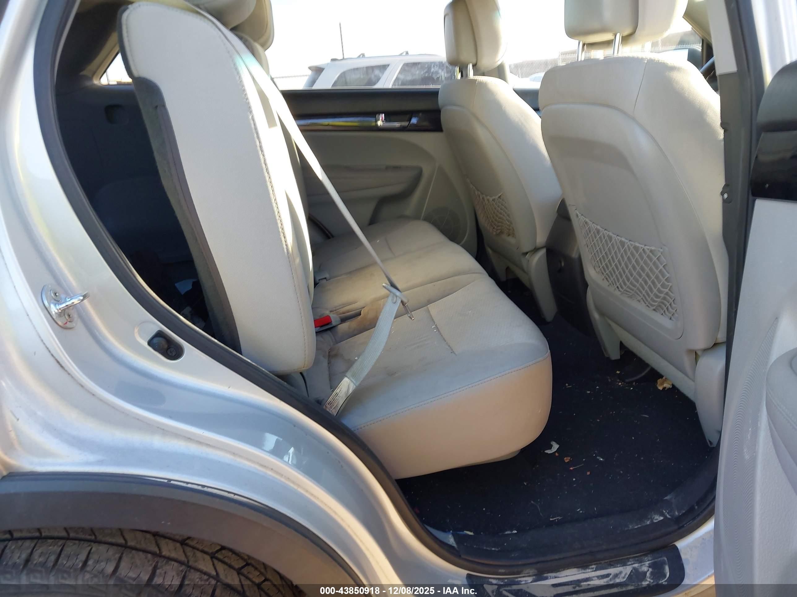 KIA SORENTO image 8