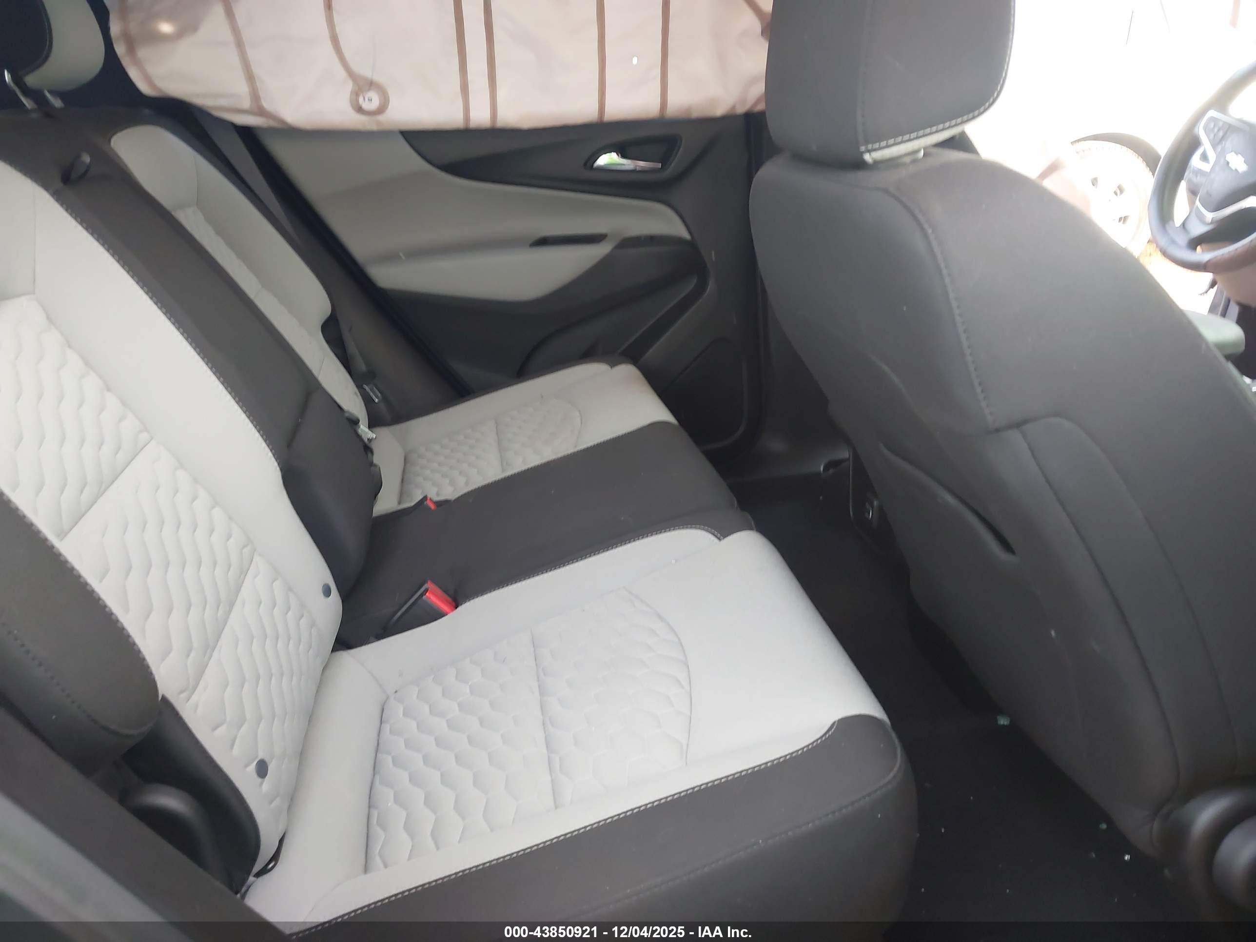 CHEVROLET EQUINOX image 8