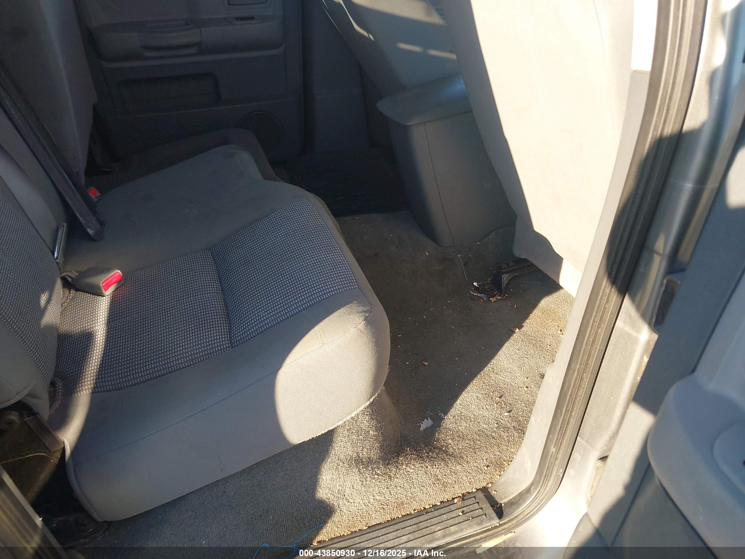 DODGE DAKOTA image 8