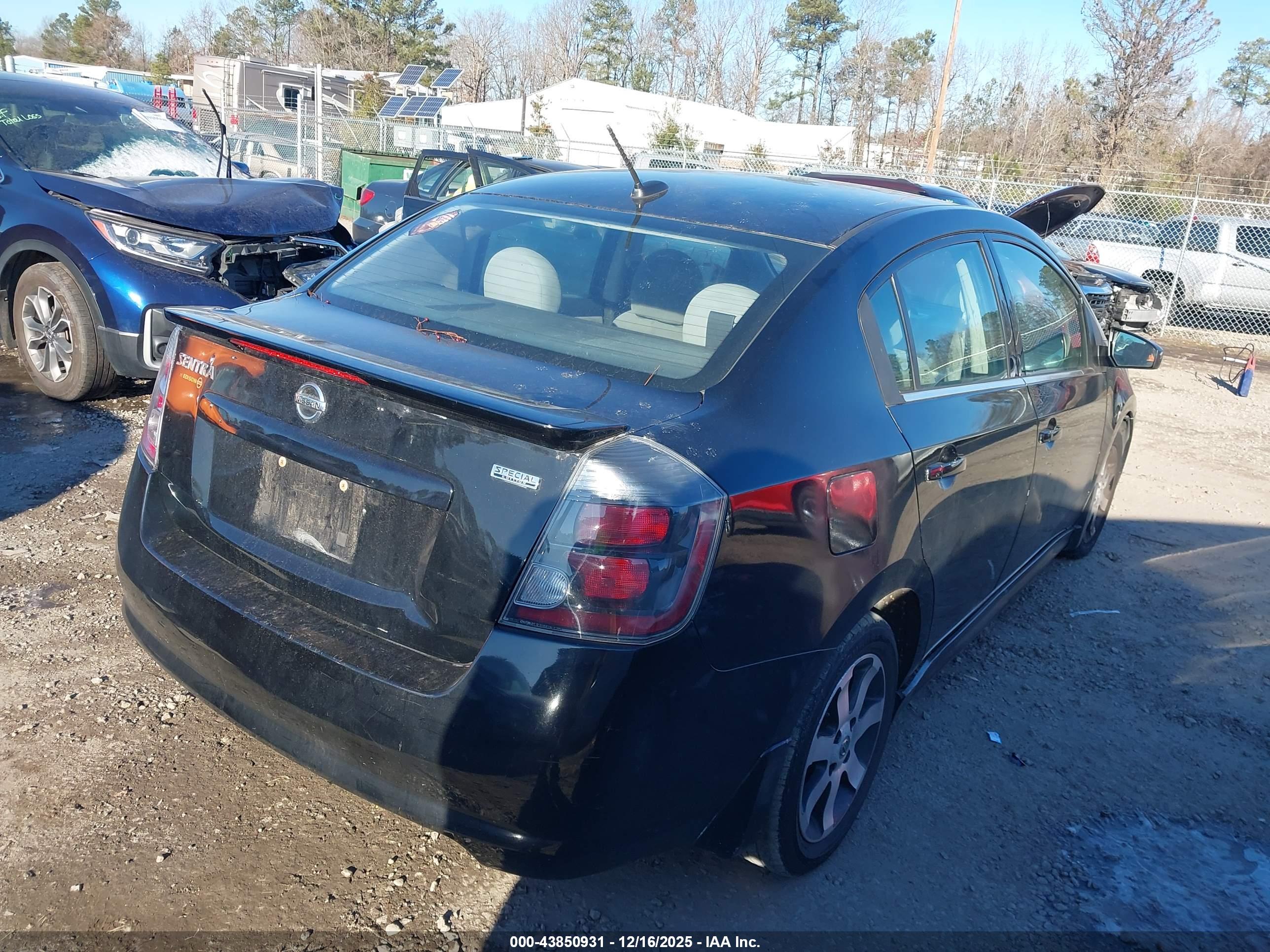 NISSAN SENTRA image 4