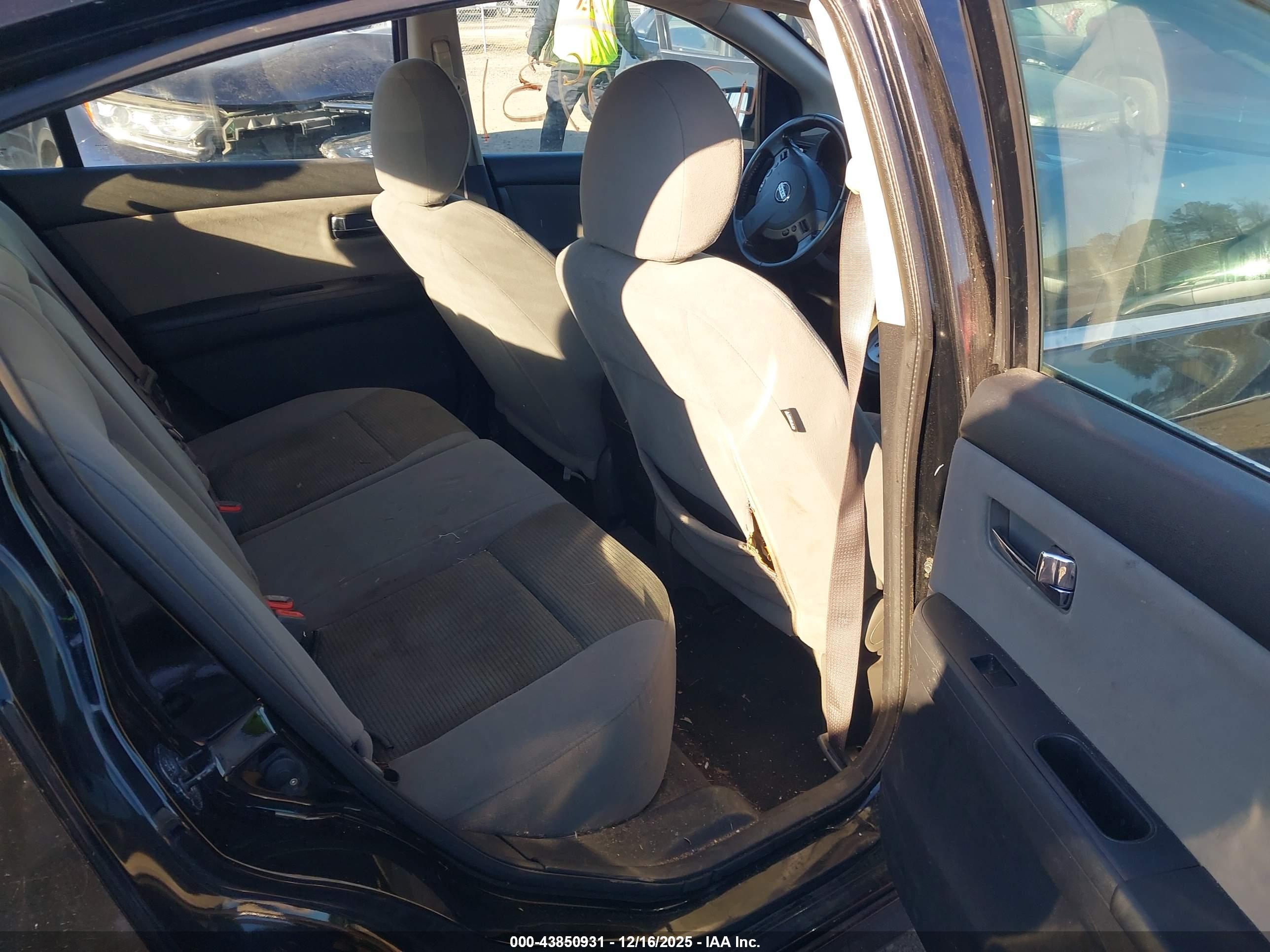 NISSAN SENTRA image 8
