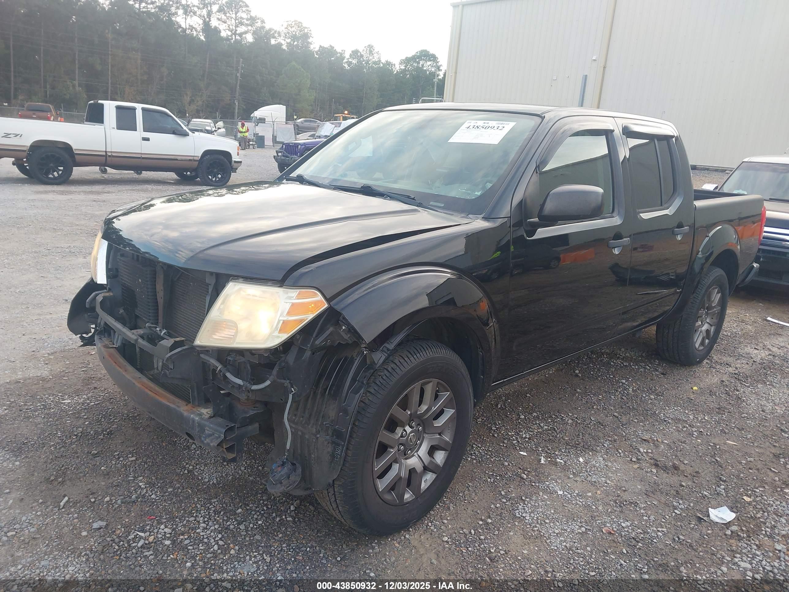 NISSAN FRONTIER image 2