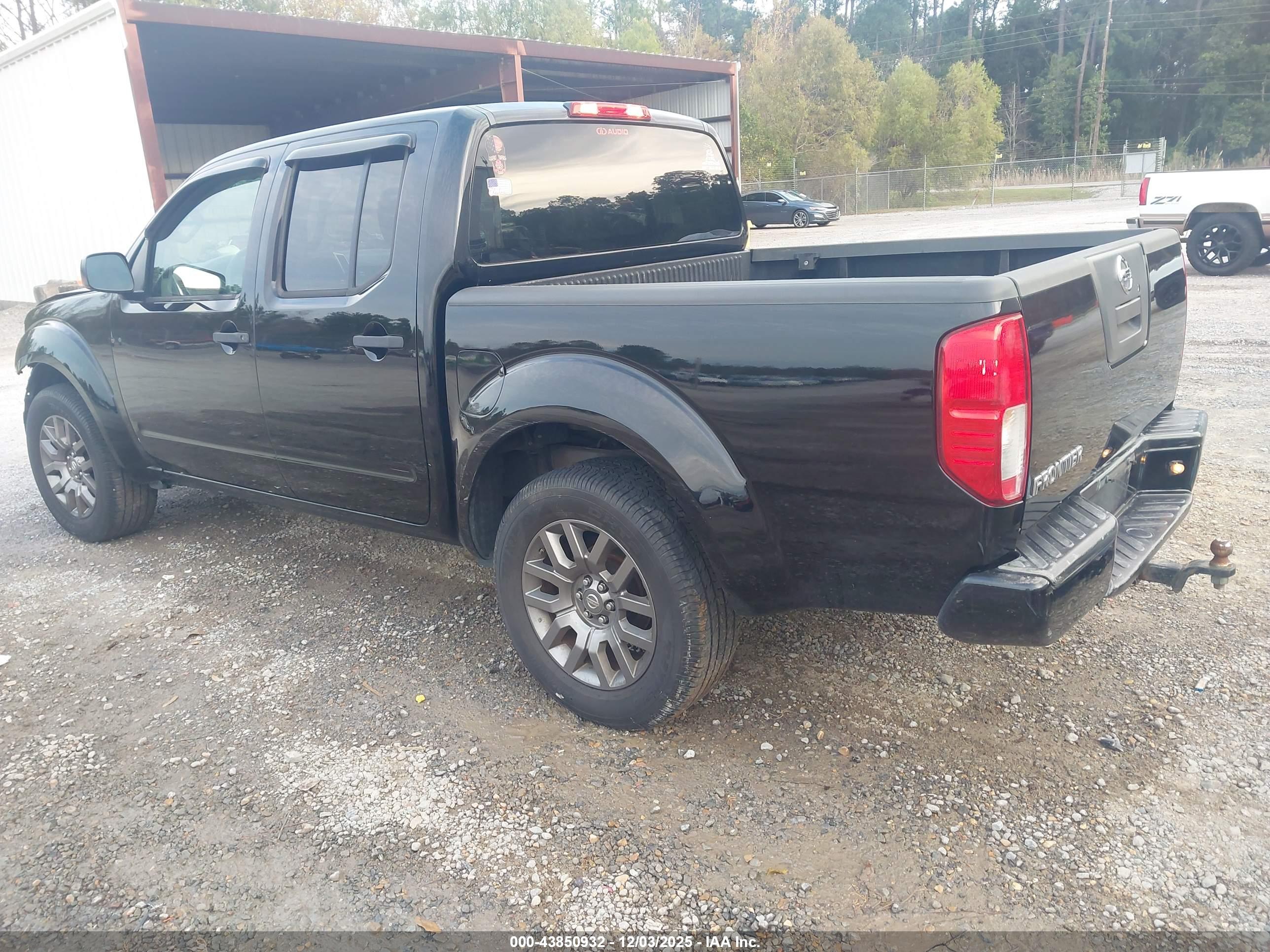 NISSAN FRONTIER image 3