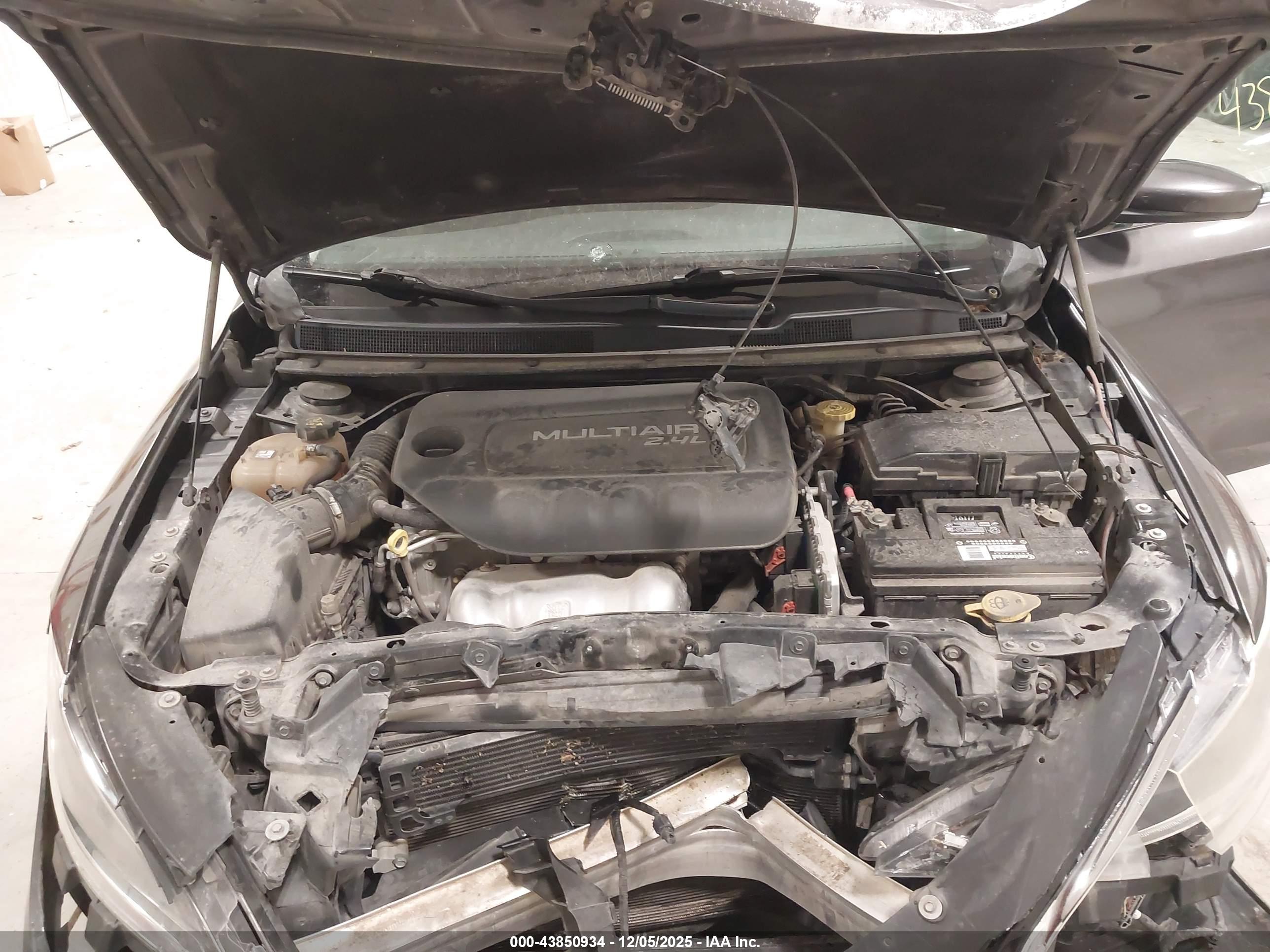 CHRYSLER 200 image 10