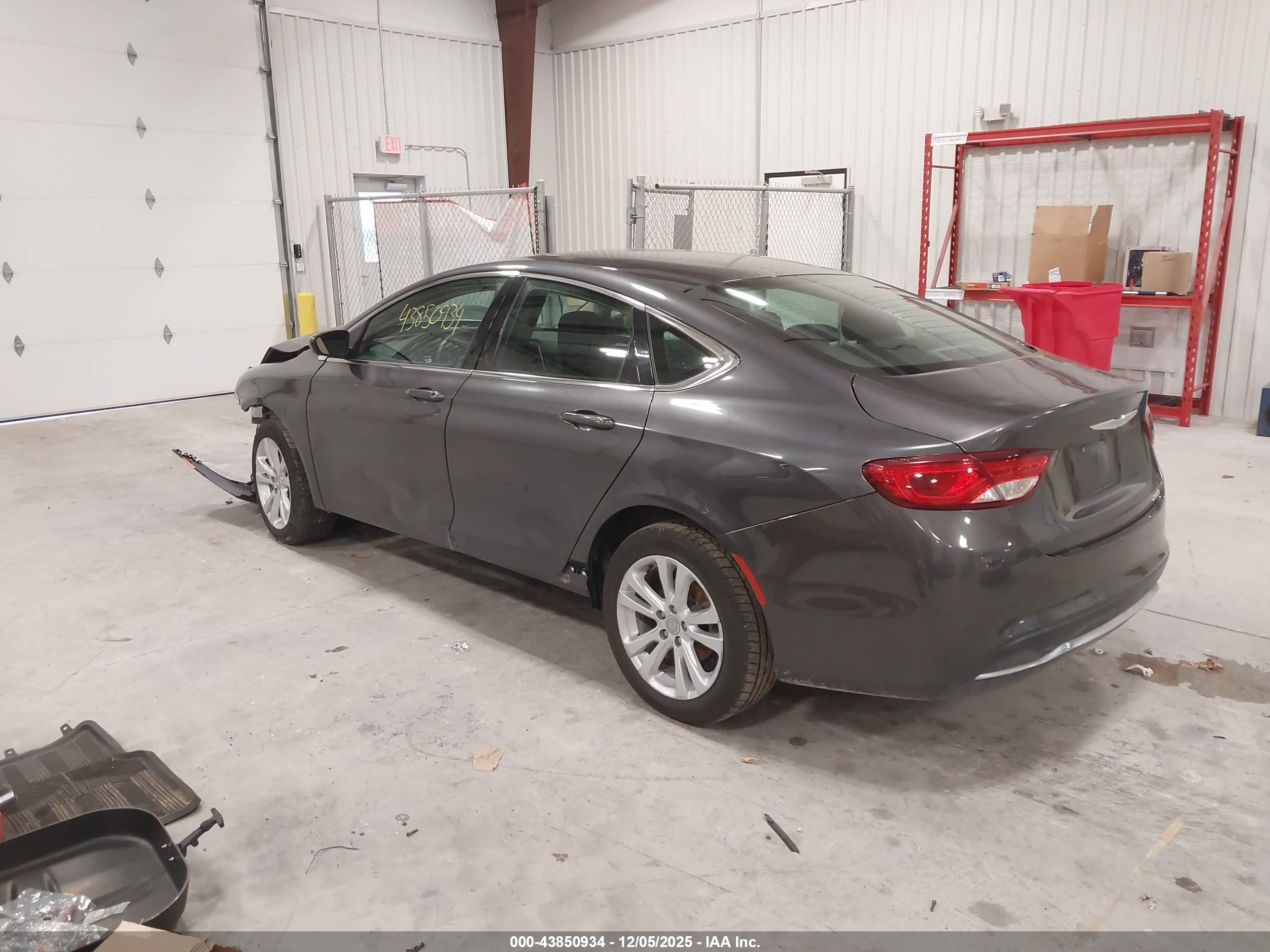 CHRYSLER 200 image 3