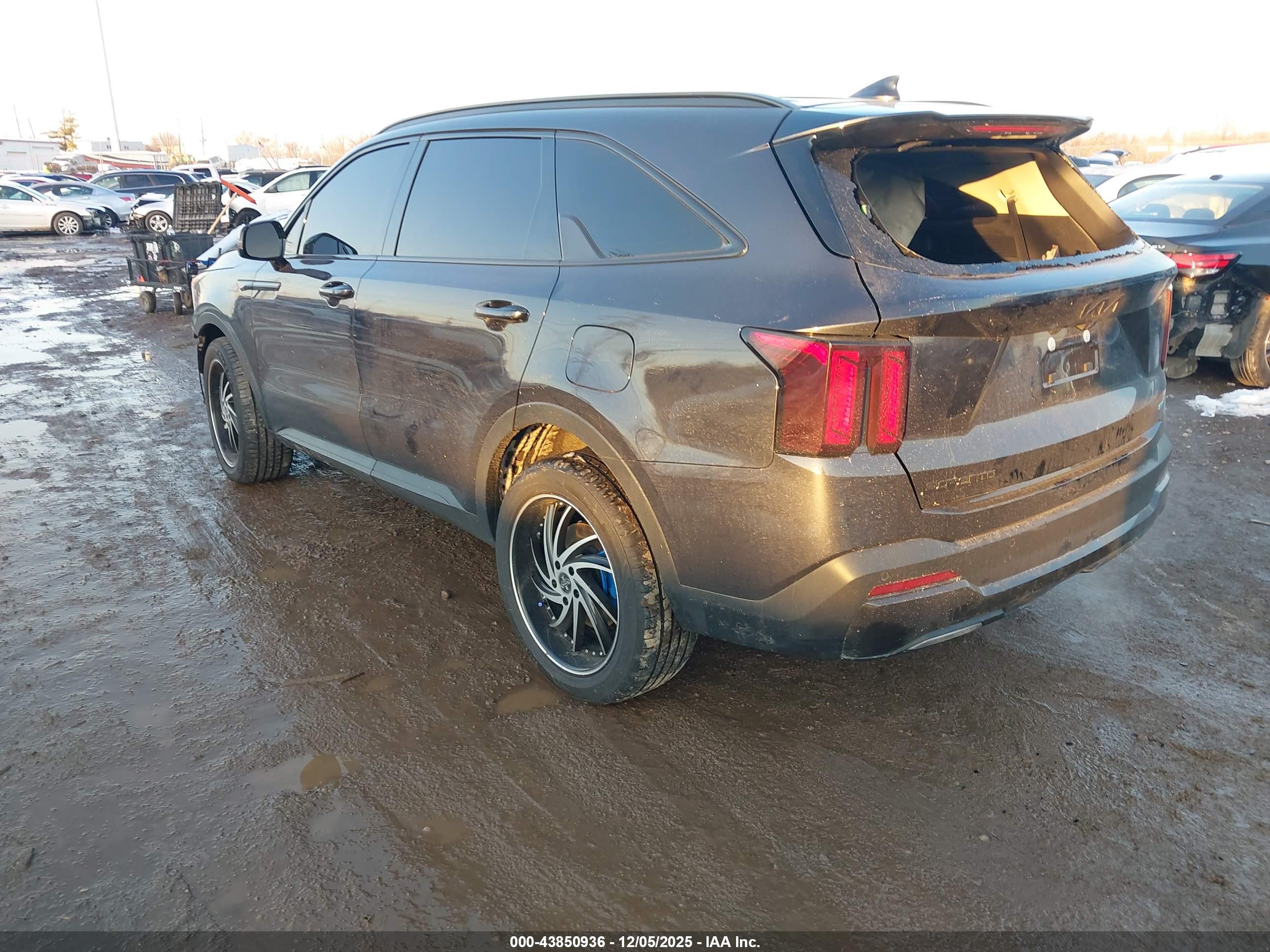 KIA SORENTO image 3