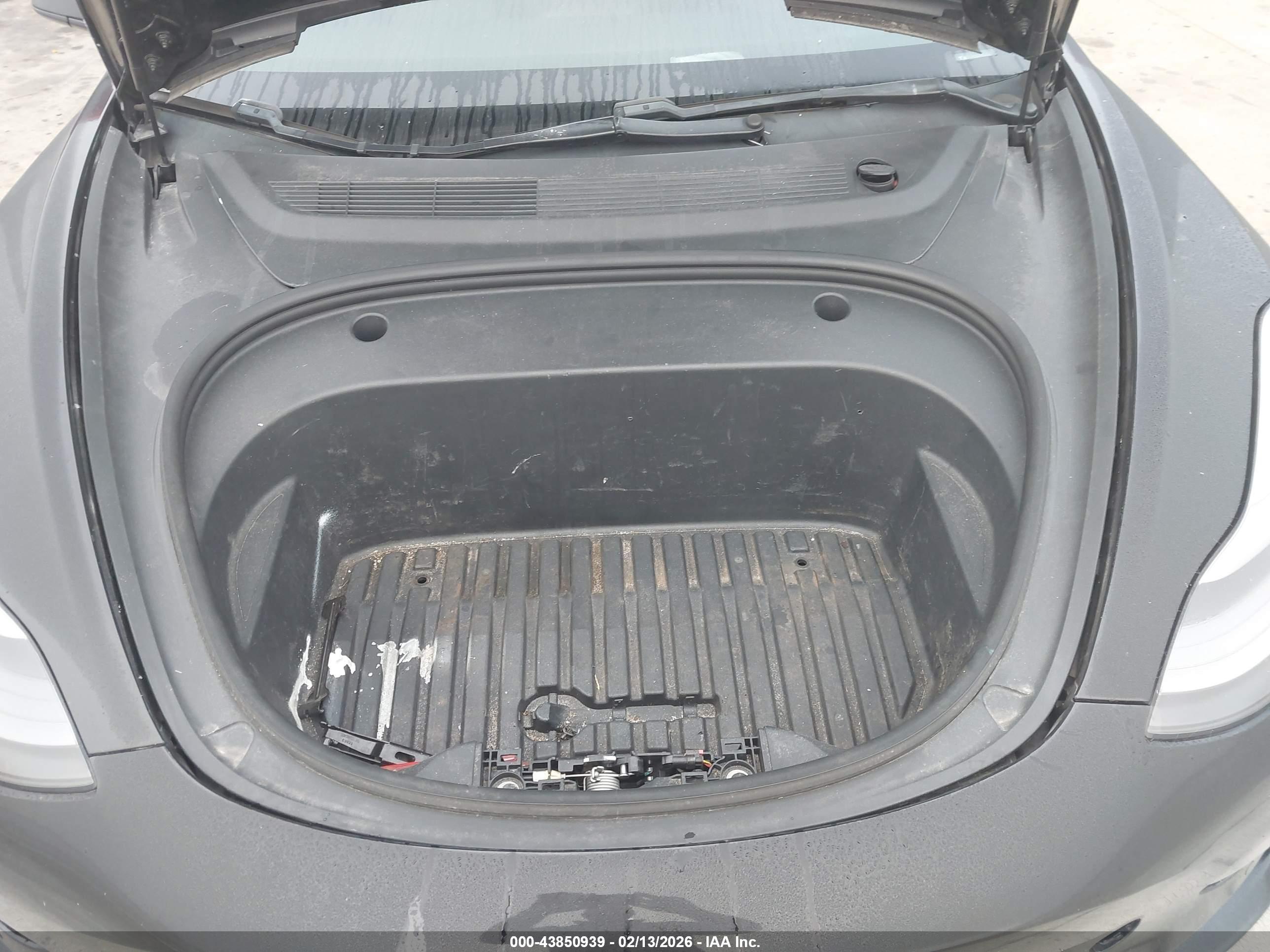 TESLA MODEL image 10