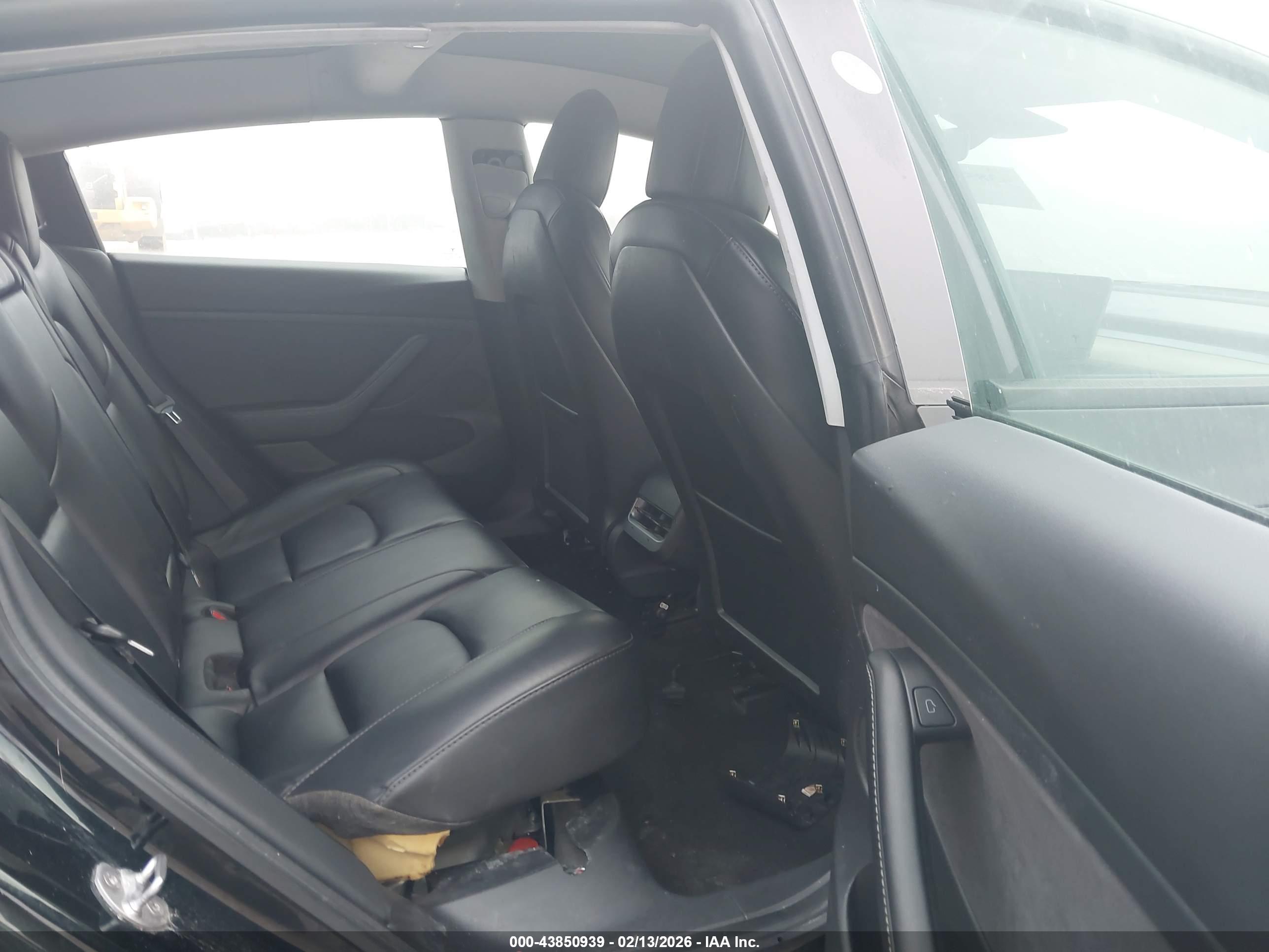 TESLA MODEL image 8