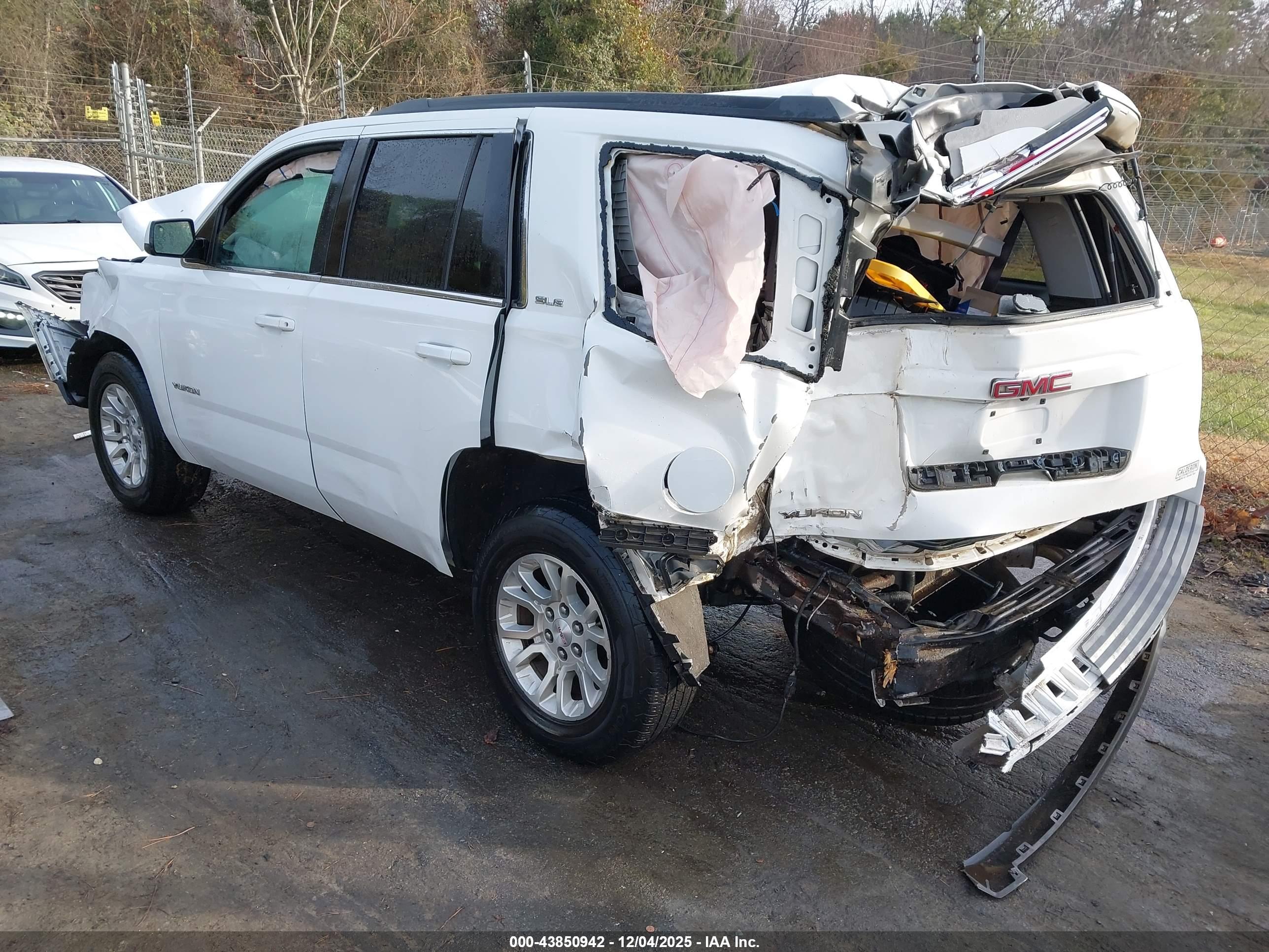 GMC YUKON image 3