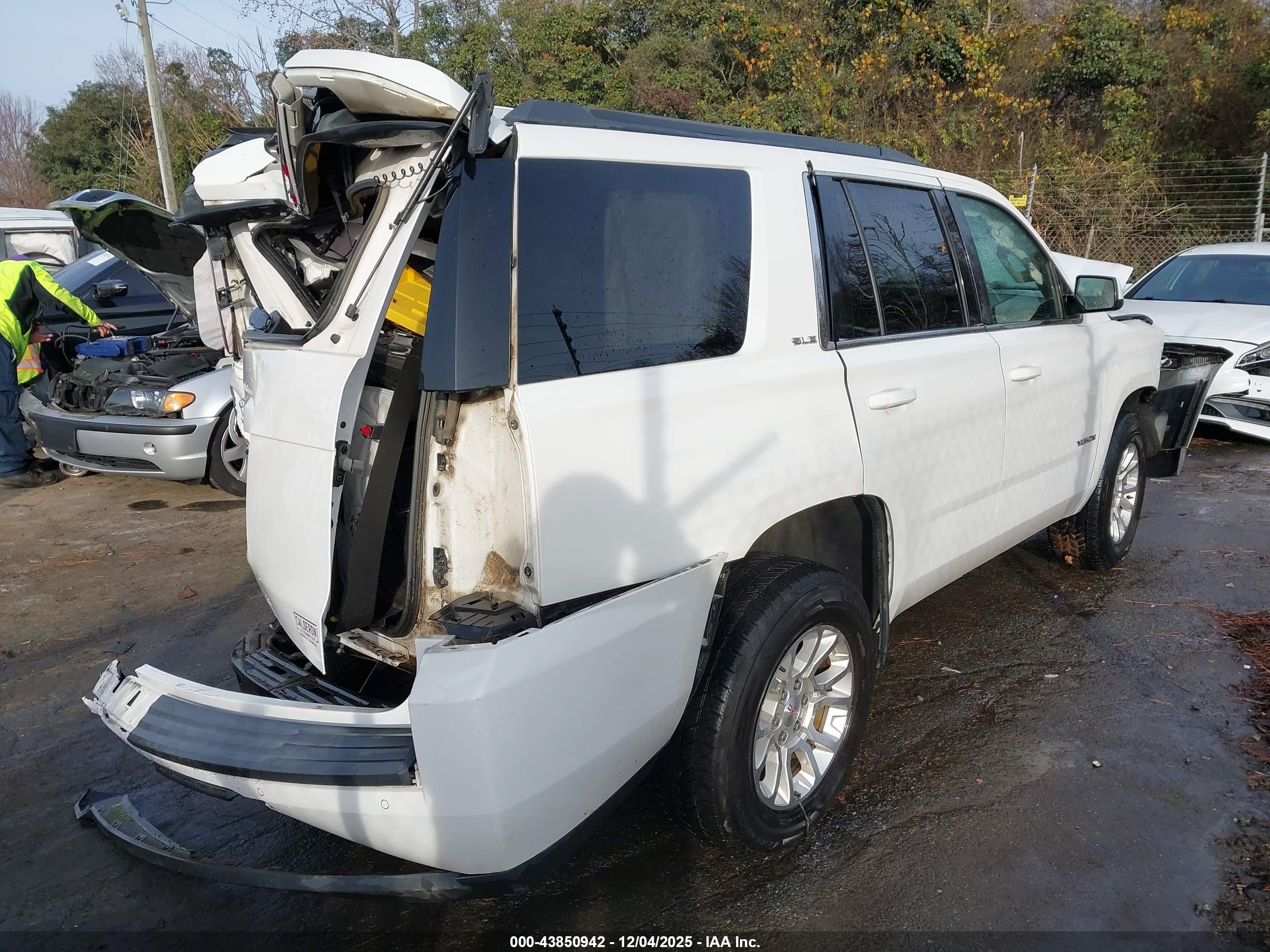 GMC YUKON image 4