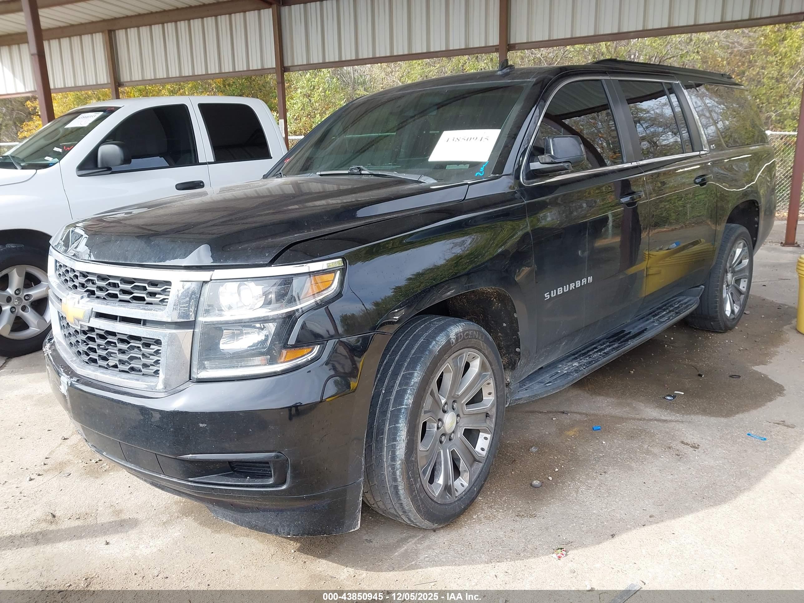 CHEVROLET SUBURBAN image 2