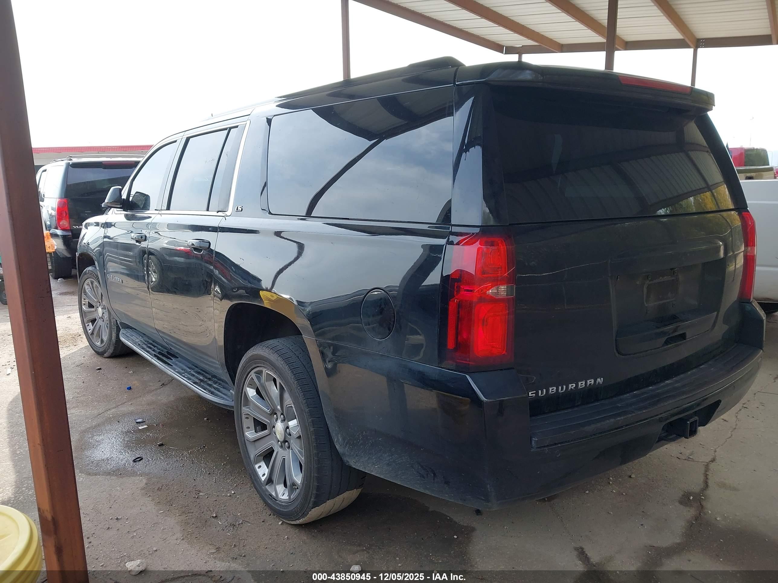 CHEVROLET SUBURBAN image 3