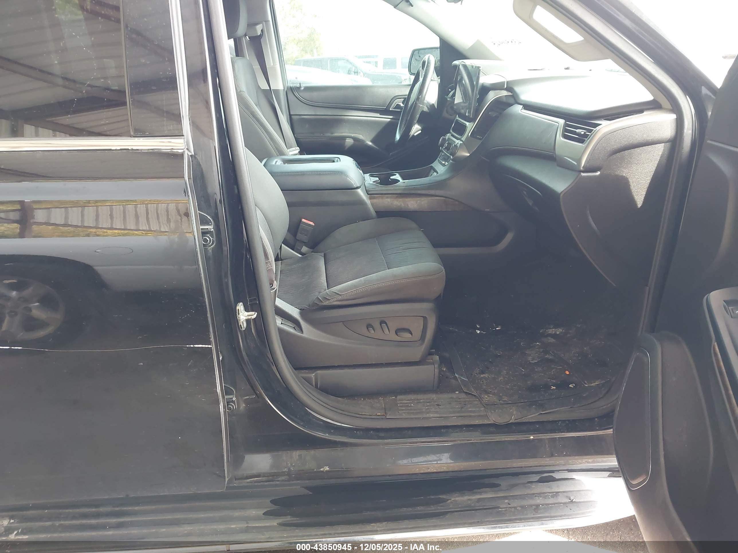 CHEVROLET SUBURBAN image 5