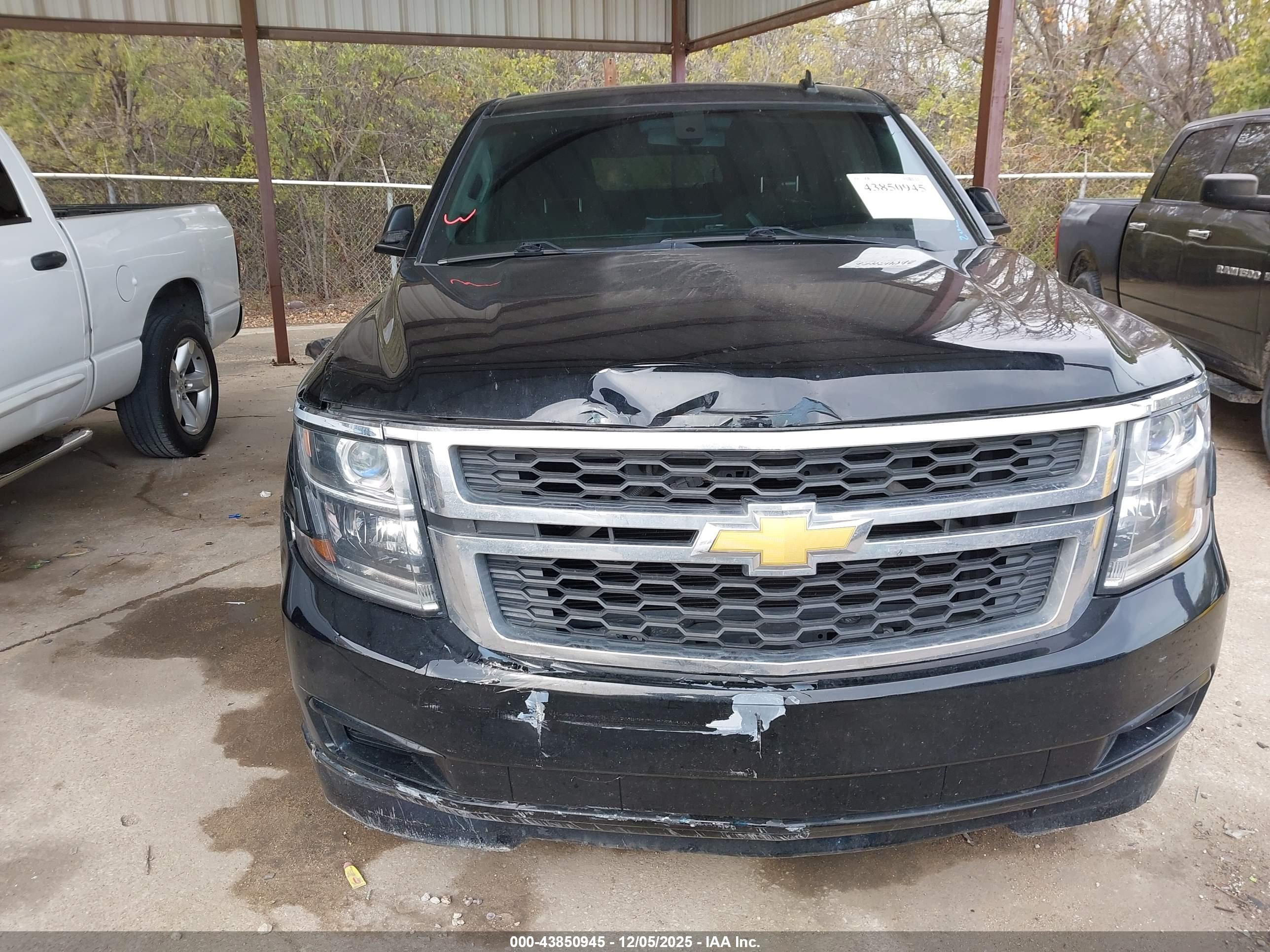 CHEVROLET SUBURBAN image 6