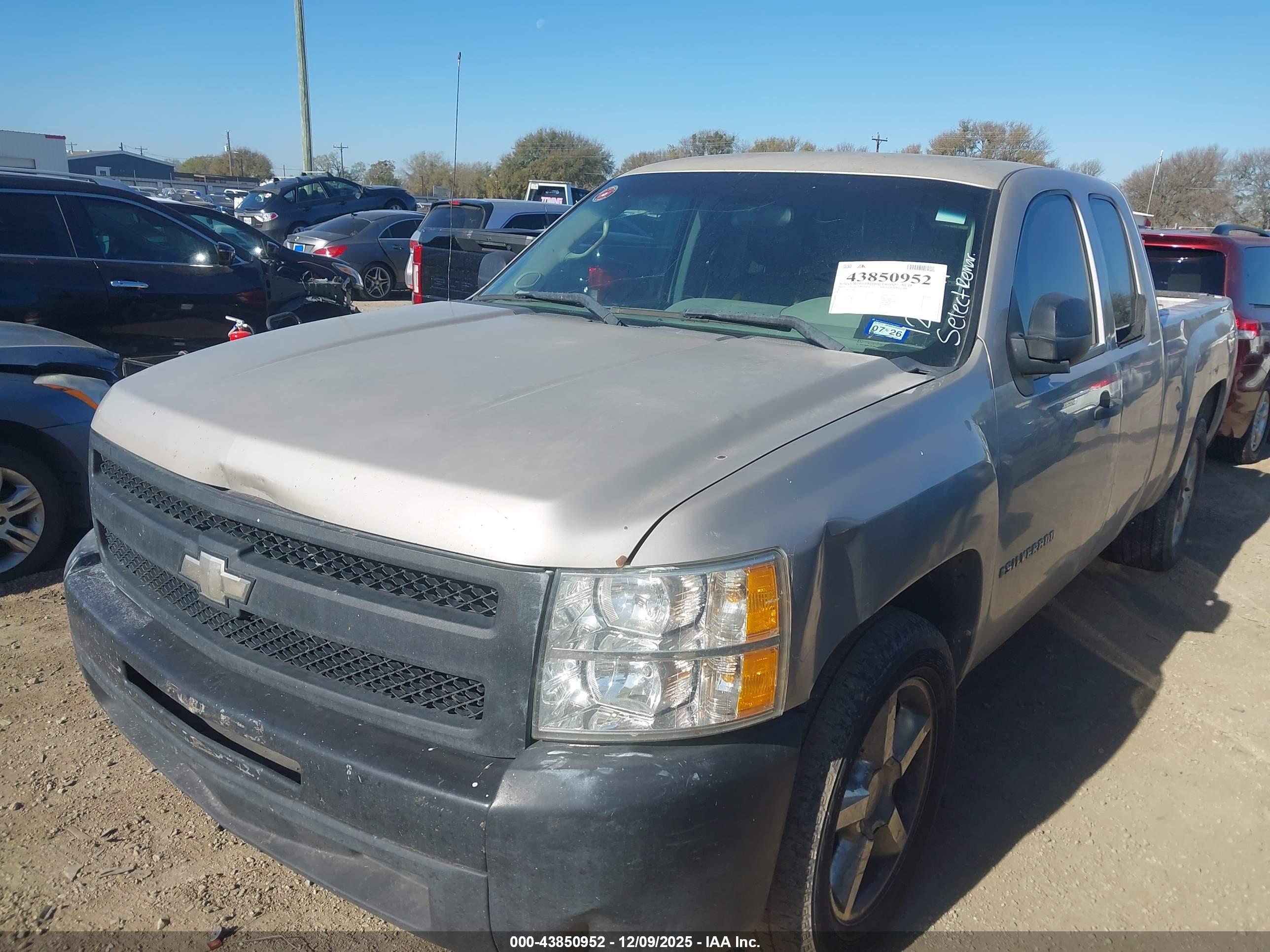CHEVROLET SILVERADO image 2