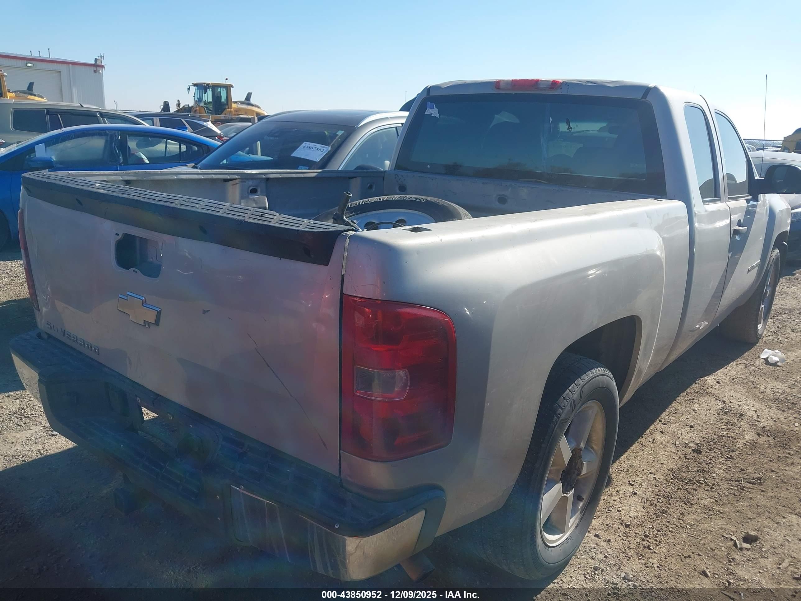 CHEVROLET SILVERADO image 4