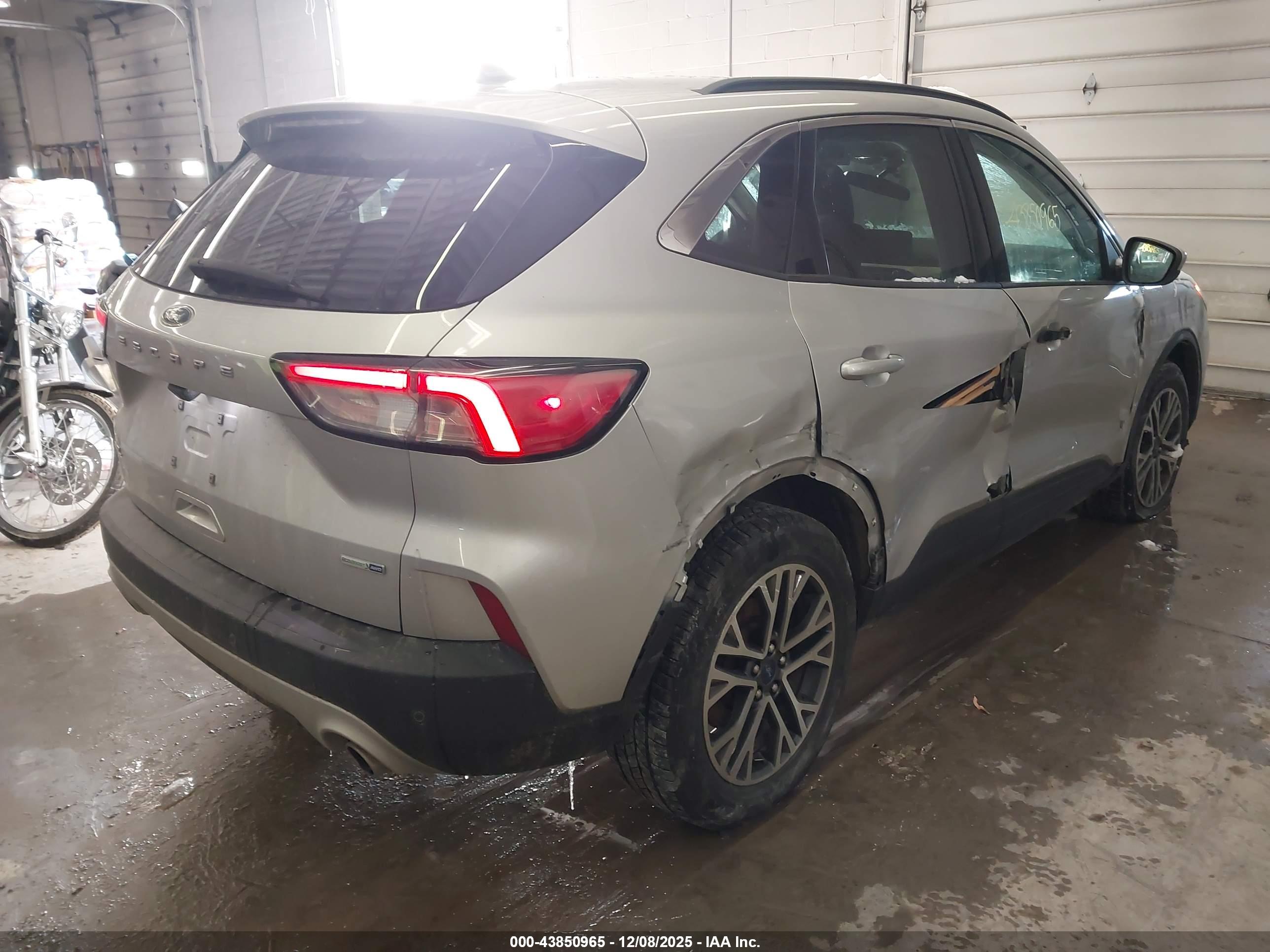 FORD ESCAPE image 4