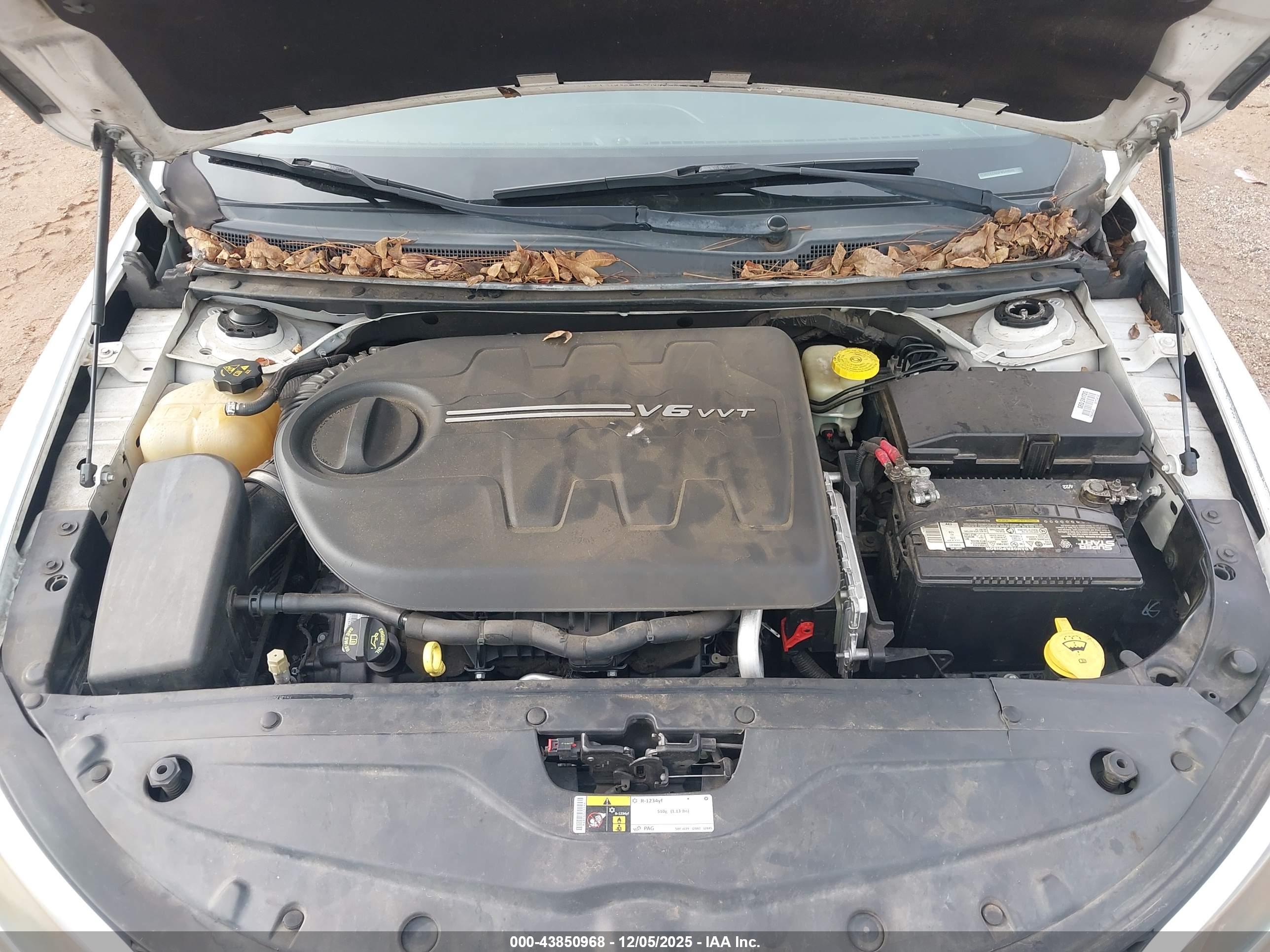 CHRYSLER 200 image 10