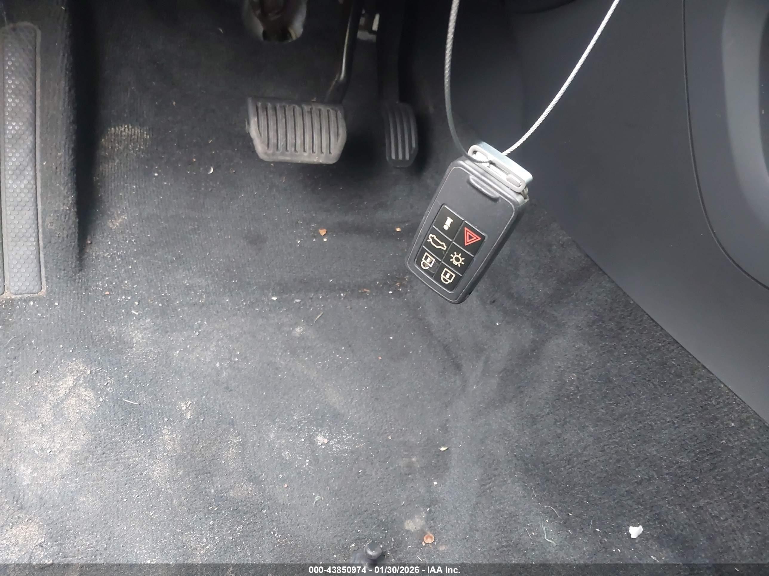 VOLVO S60 image 11
