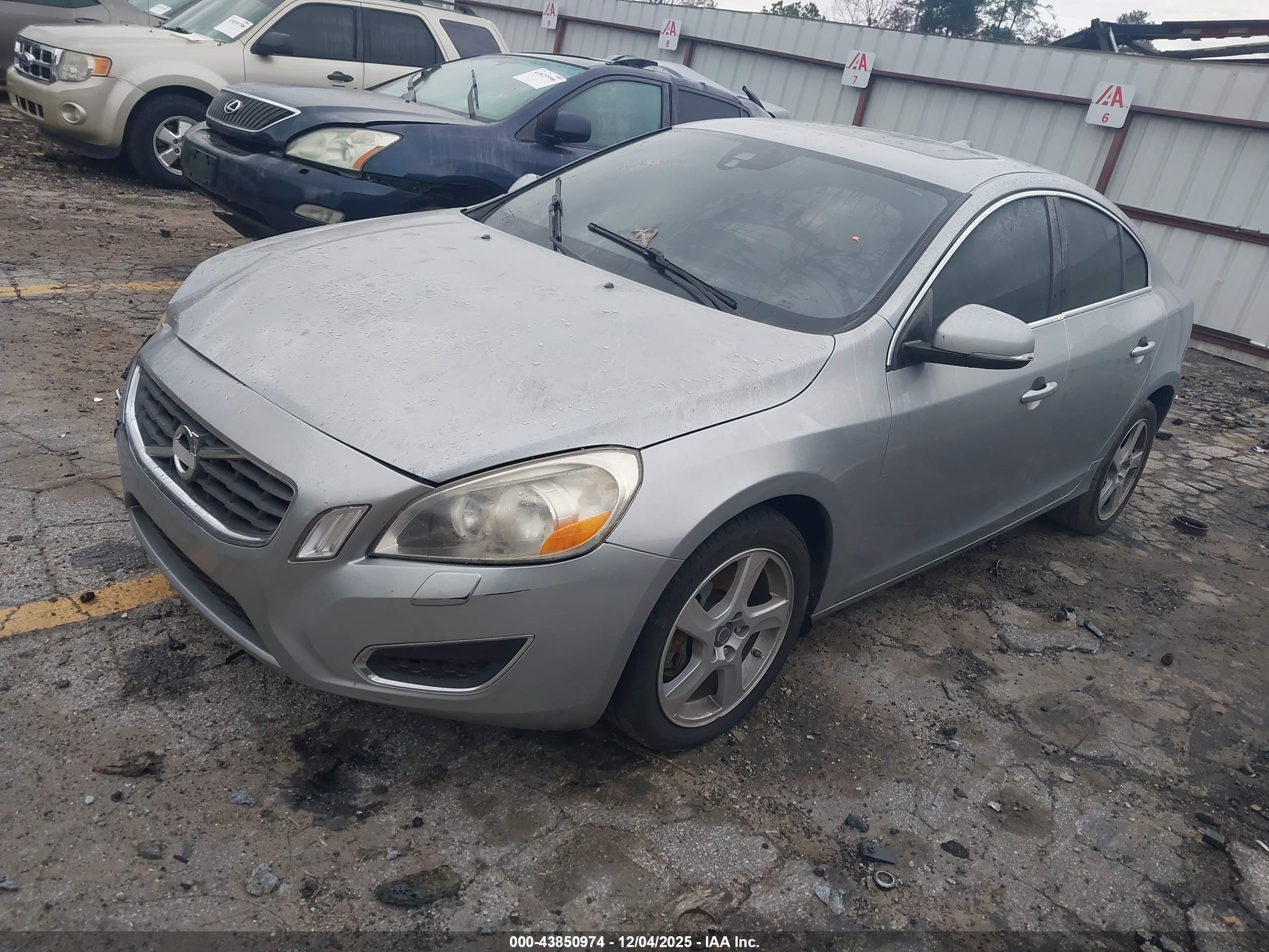 VOLVO S60 image 2