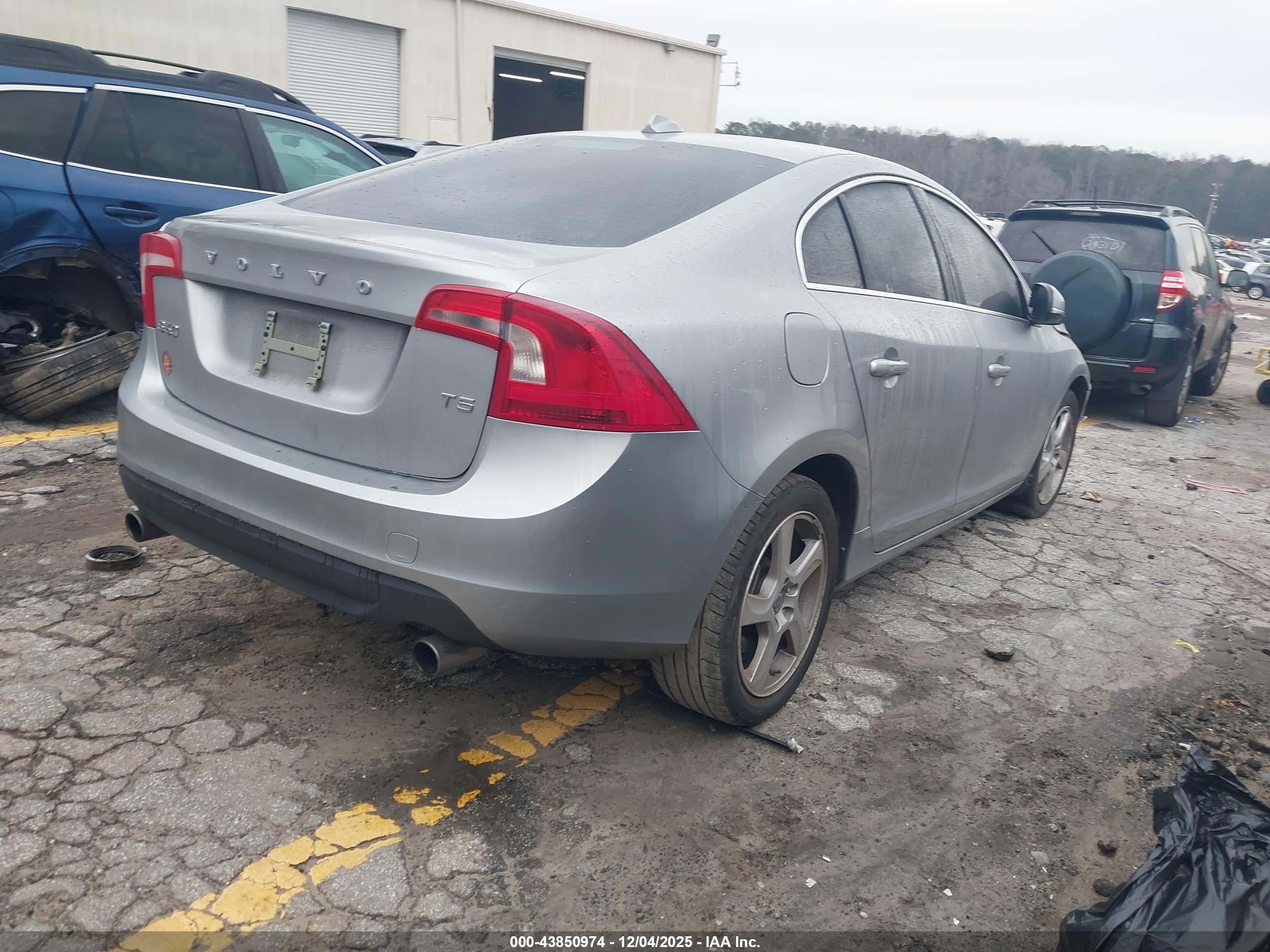 VOLVO S60 image 4
