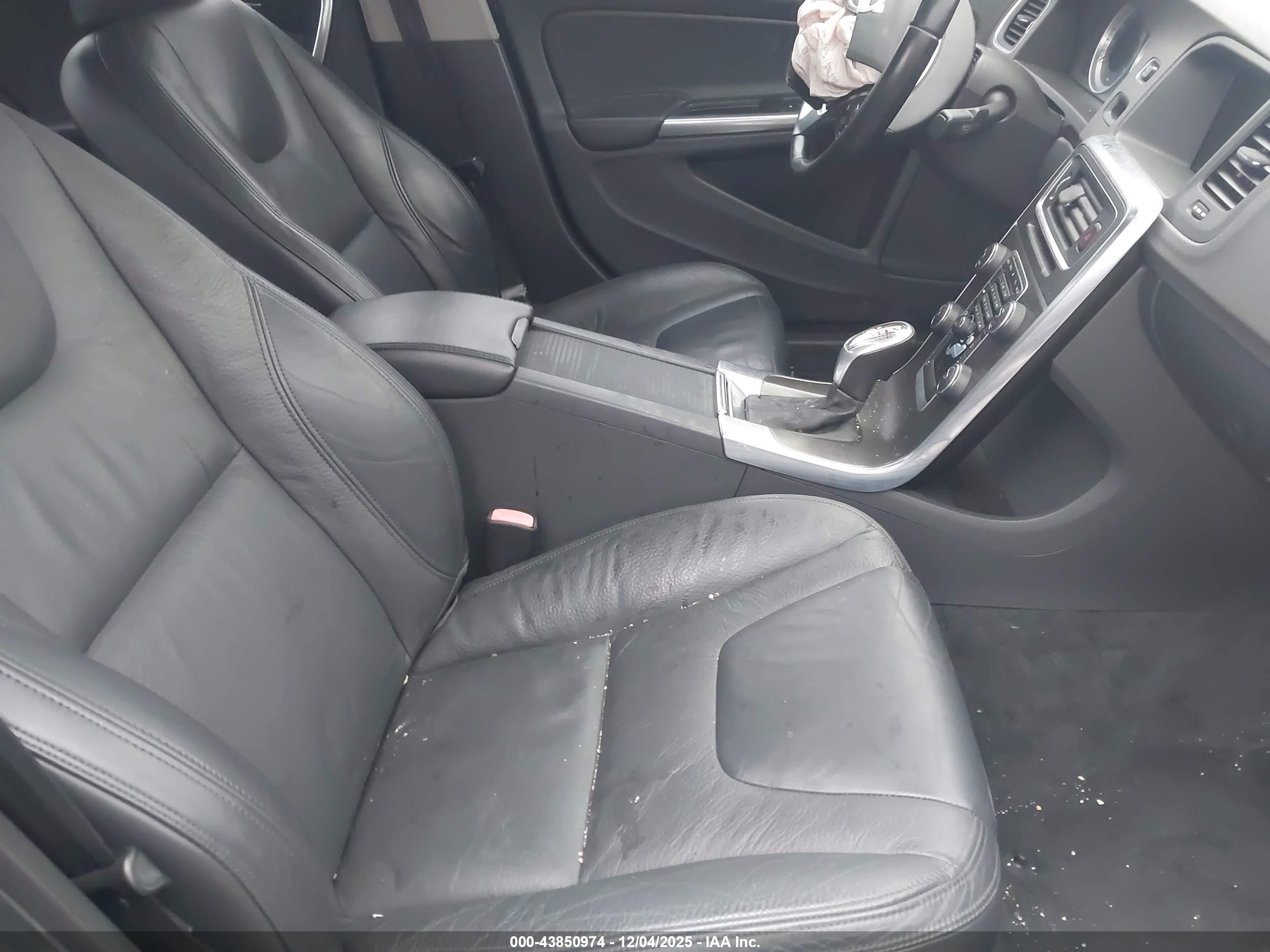 VOLVO S60 image 5